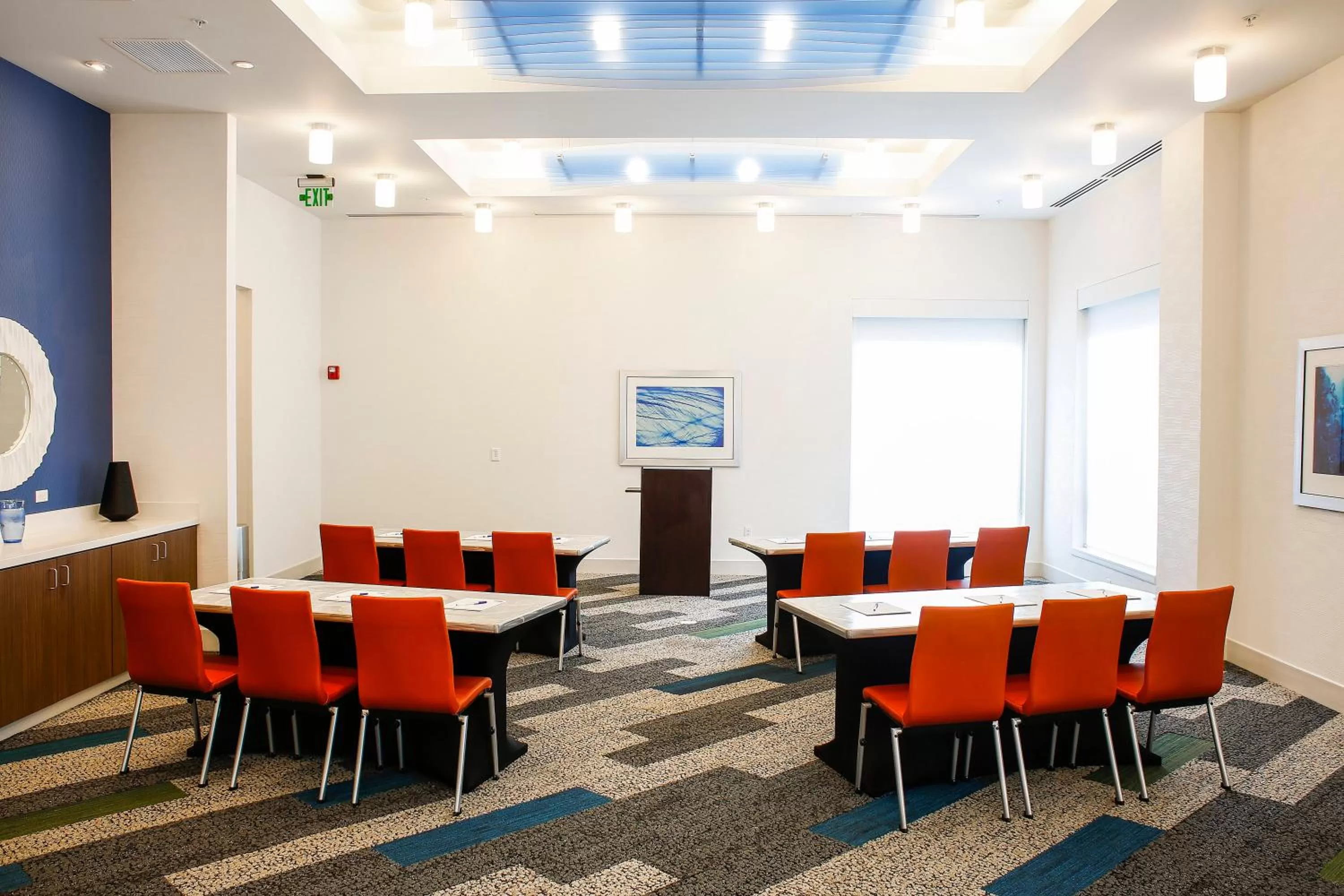 Meeting/conference room in Holiday Inn Express & Suites Downtown Louisville by IHG