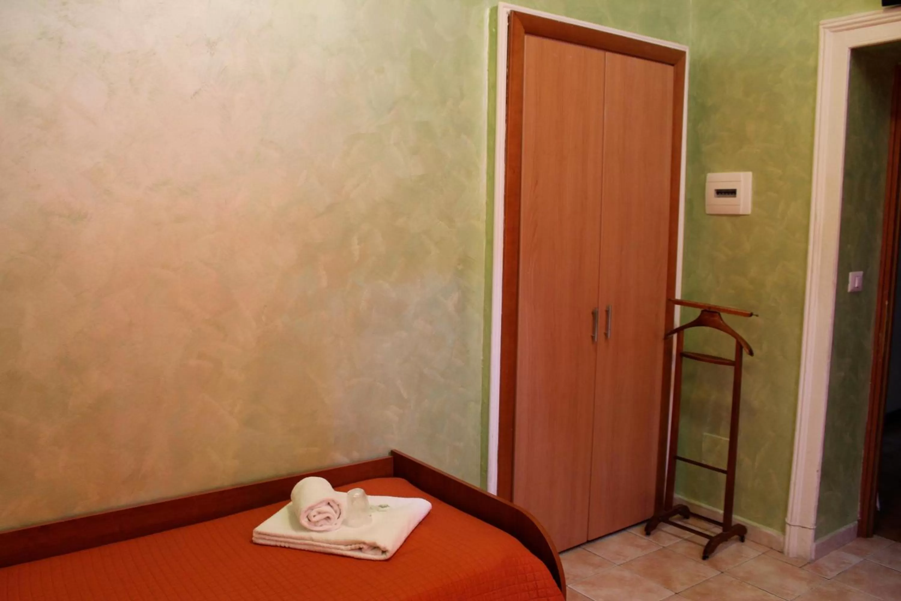 Single Room with Private Bathroom in Hotel Tokyo