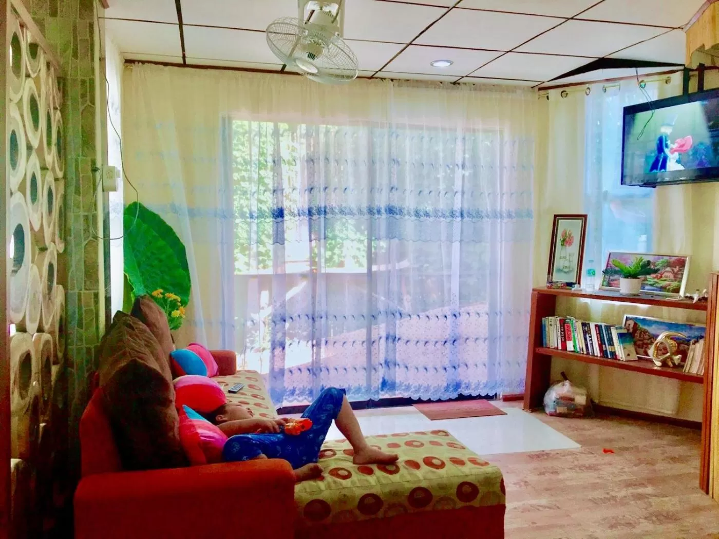 Communal lounge/ TV room in Hwan Dynasty Suite