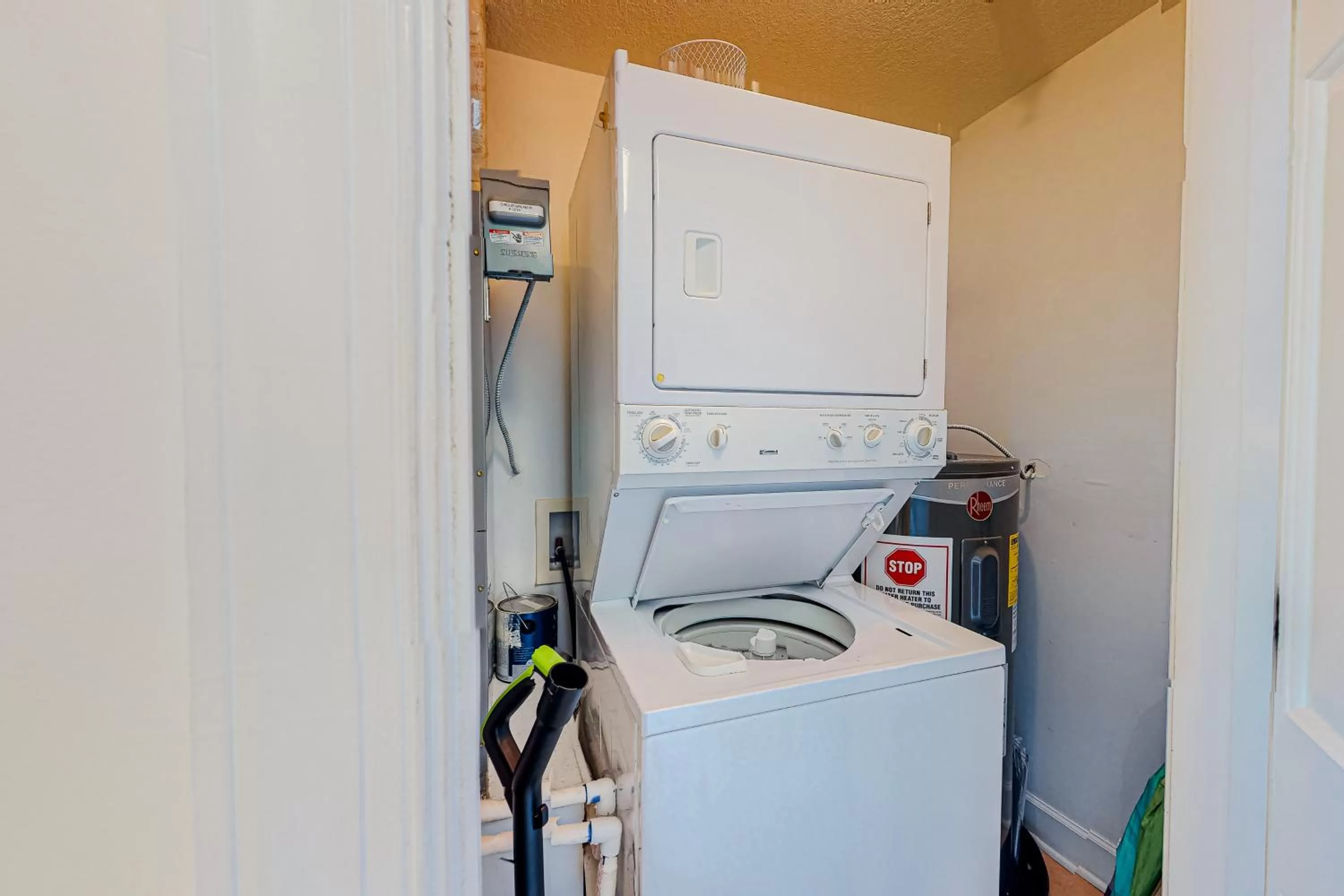 Kitchen/Kitchenette in Twin Palms 603