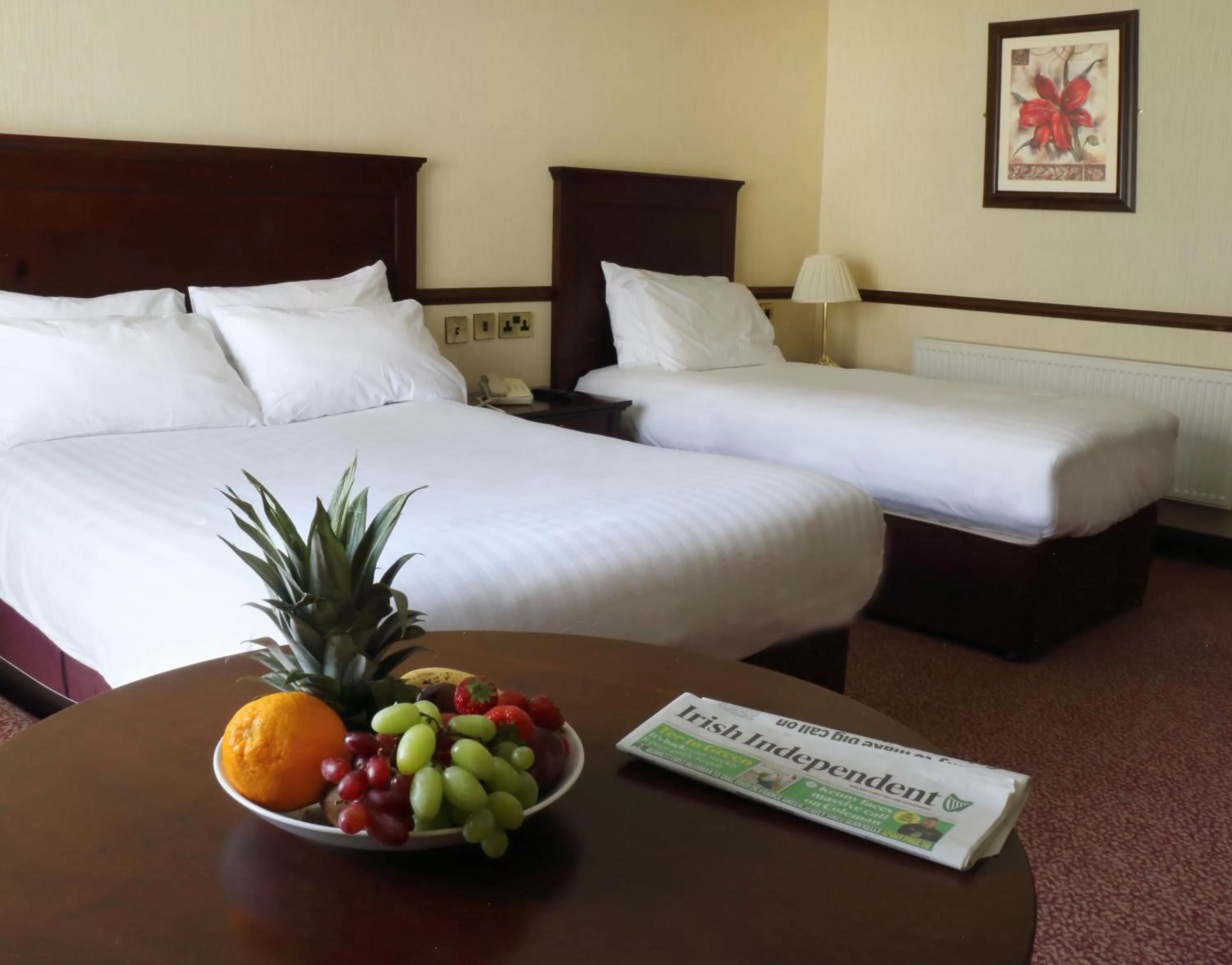 Bedroom, Bed in Seven Oaks Hotel