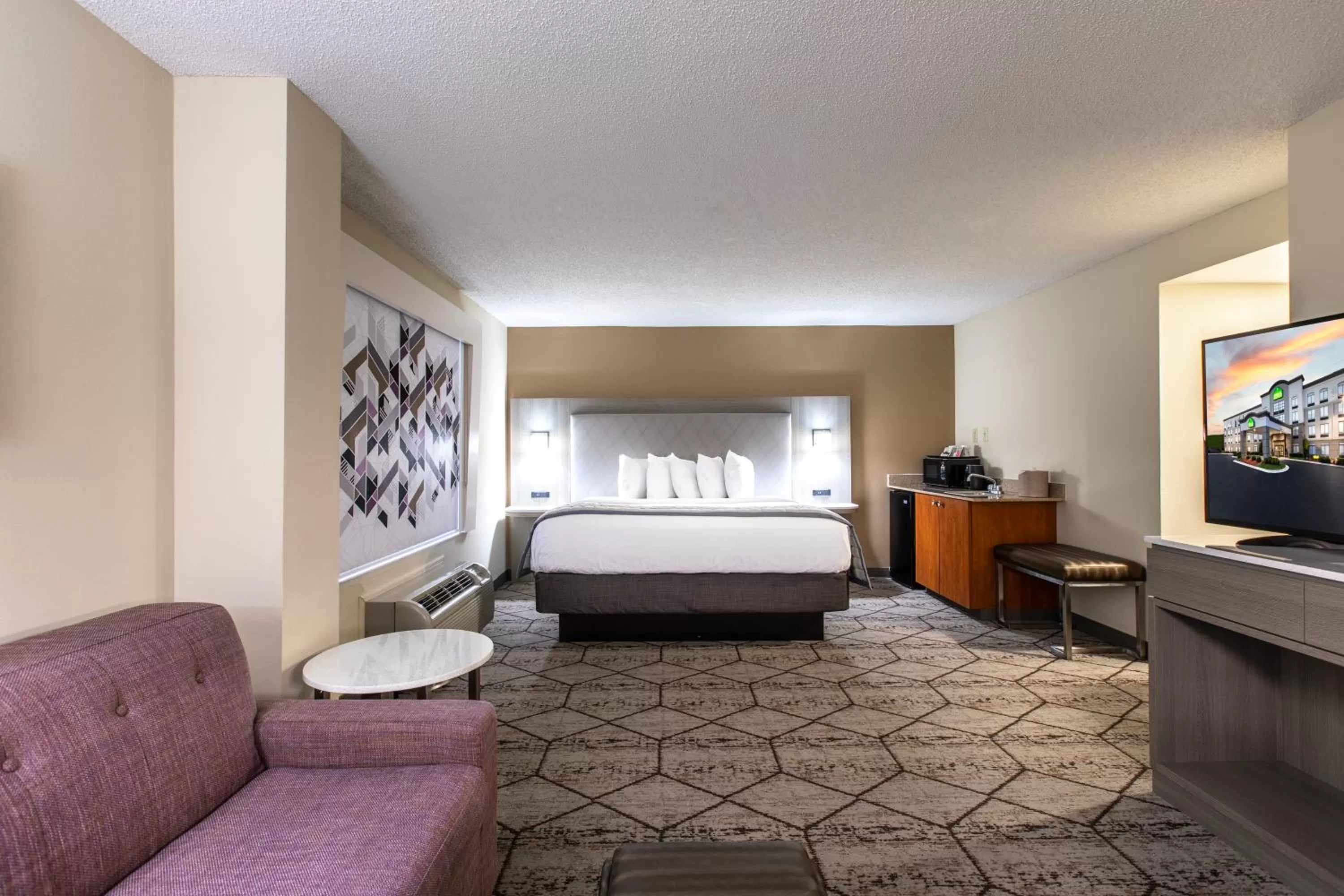 Photo of the whole room, Bed in Wingate by Wyndham Charlotte Concord Mills/Speedway