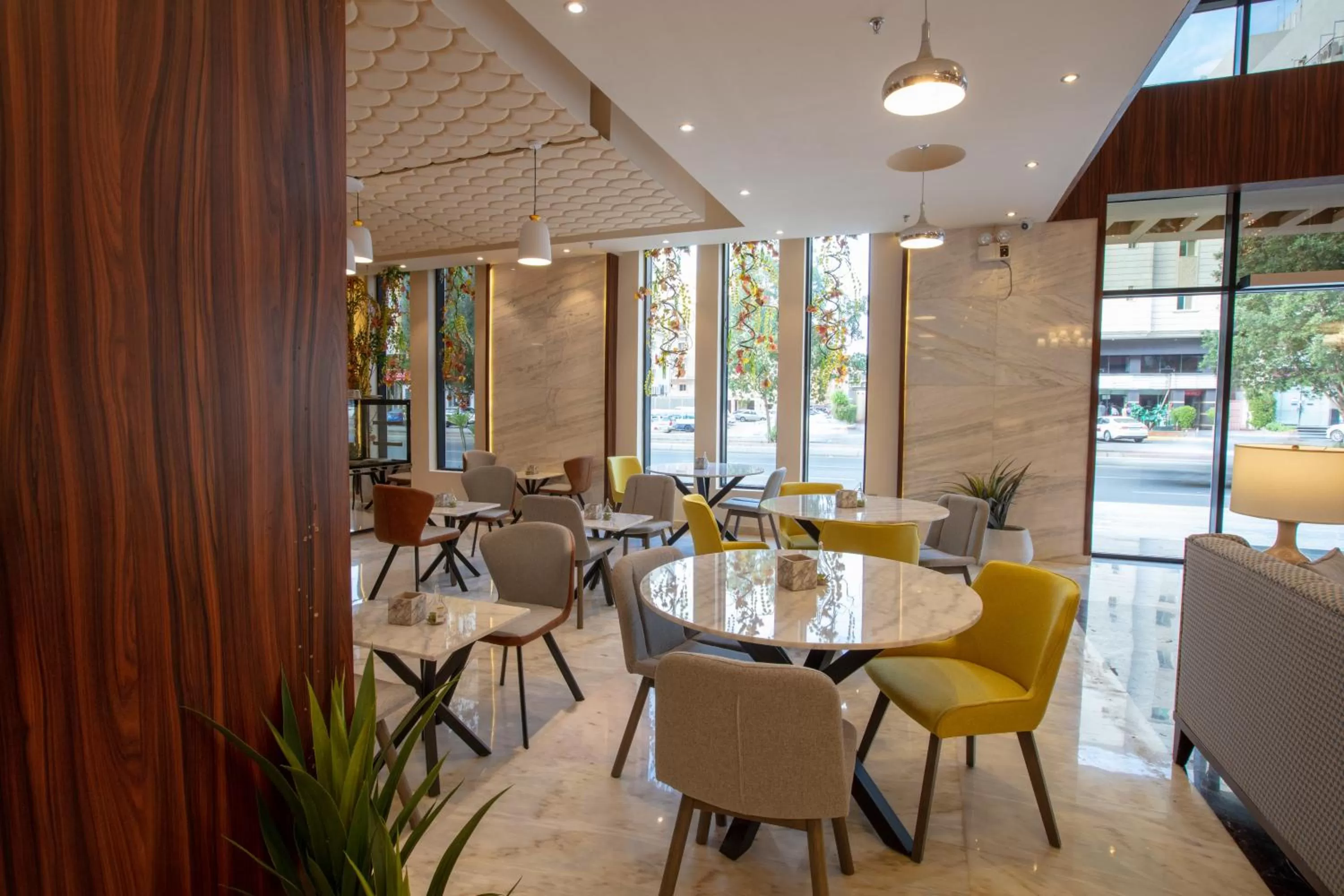 Restaurant/Places to Eat in Seasons Park Hotel