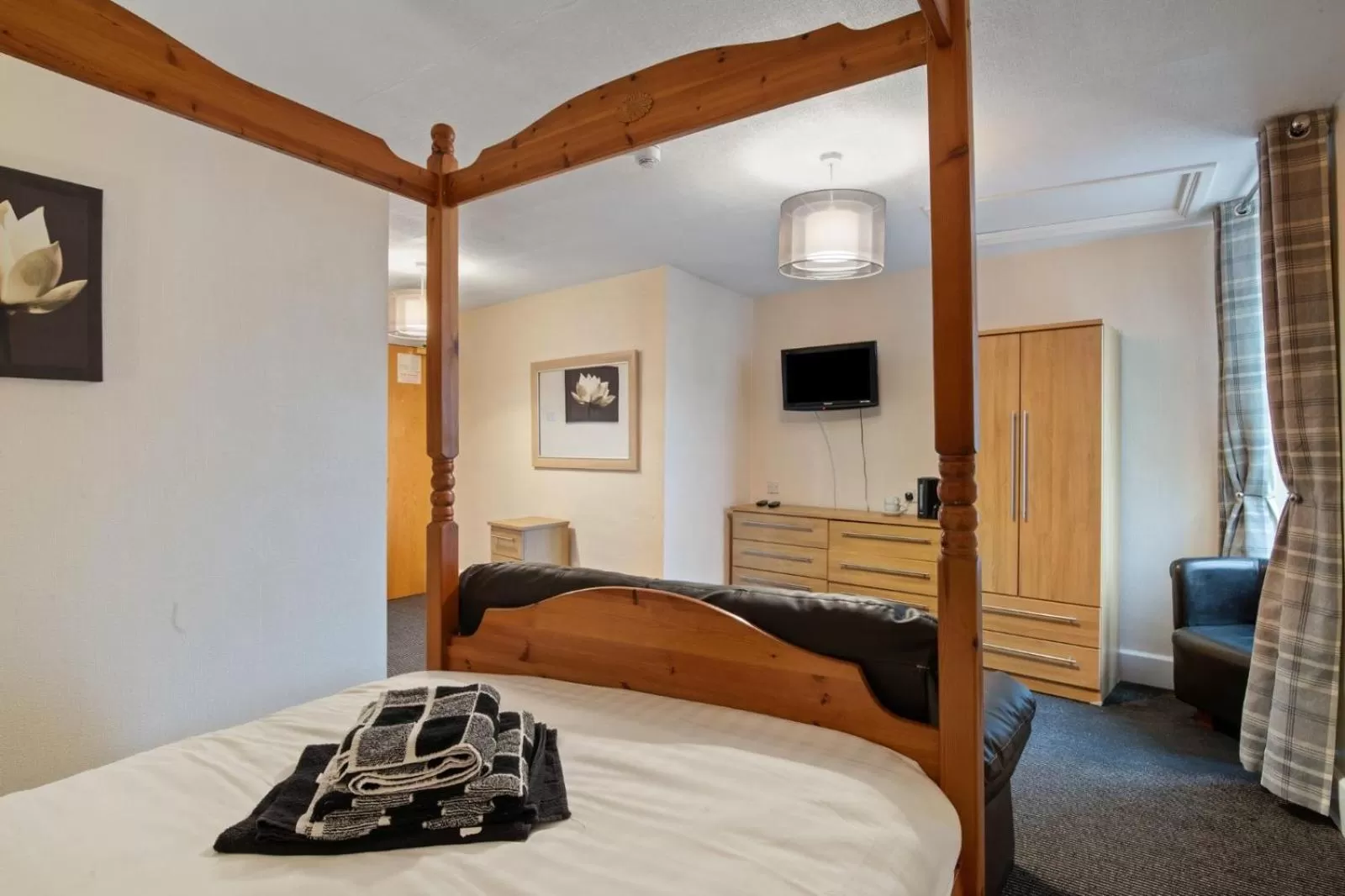 Bed in Castle Hotel Haverfordwest