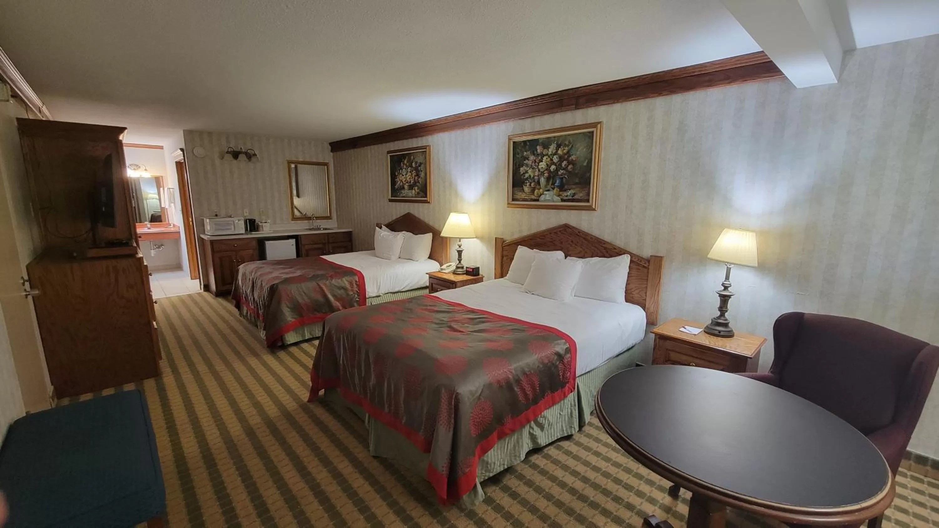 Photo of the whole room, Bed in Ramada by Wyndham Saginaw Hotel & Suites