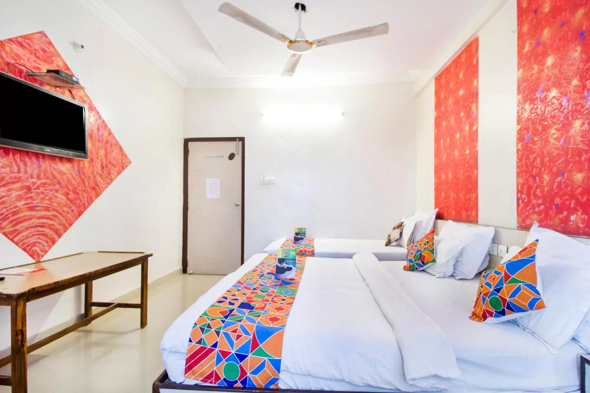 Bedroom, Bed in Hotel Omni Plaza