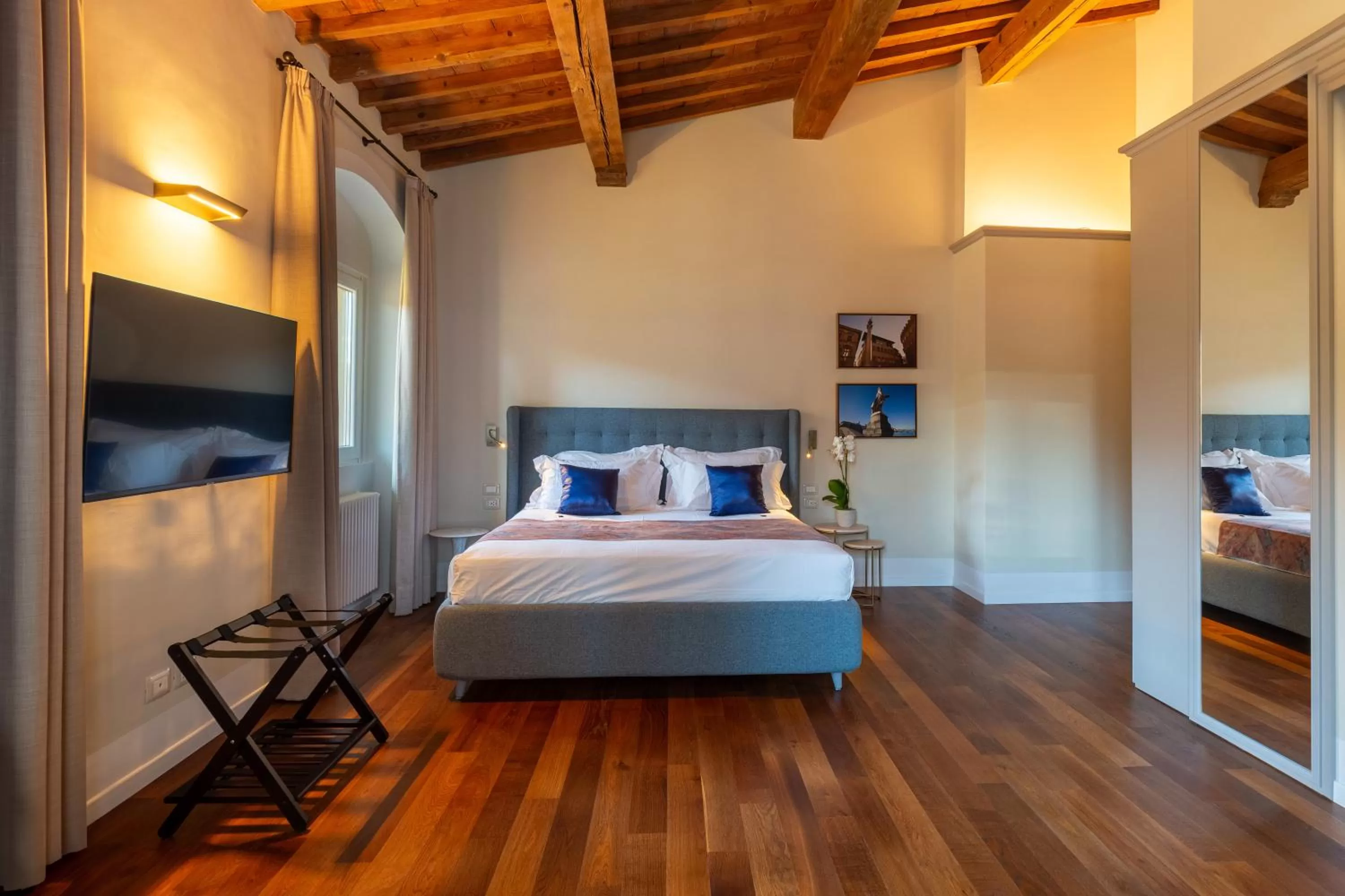 Bed in Dimora Le Torri - Boutique Luxury Suites in Florence Historic Centre - Adults Only