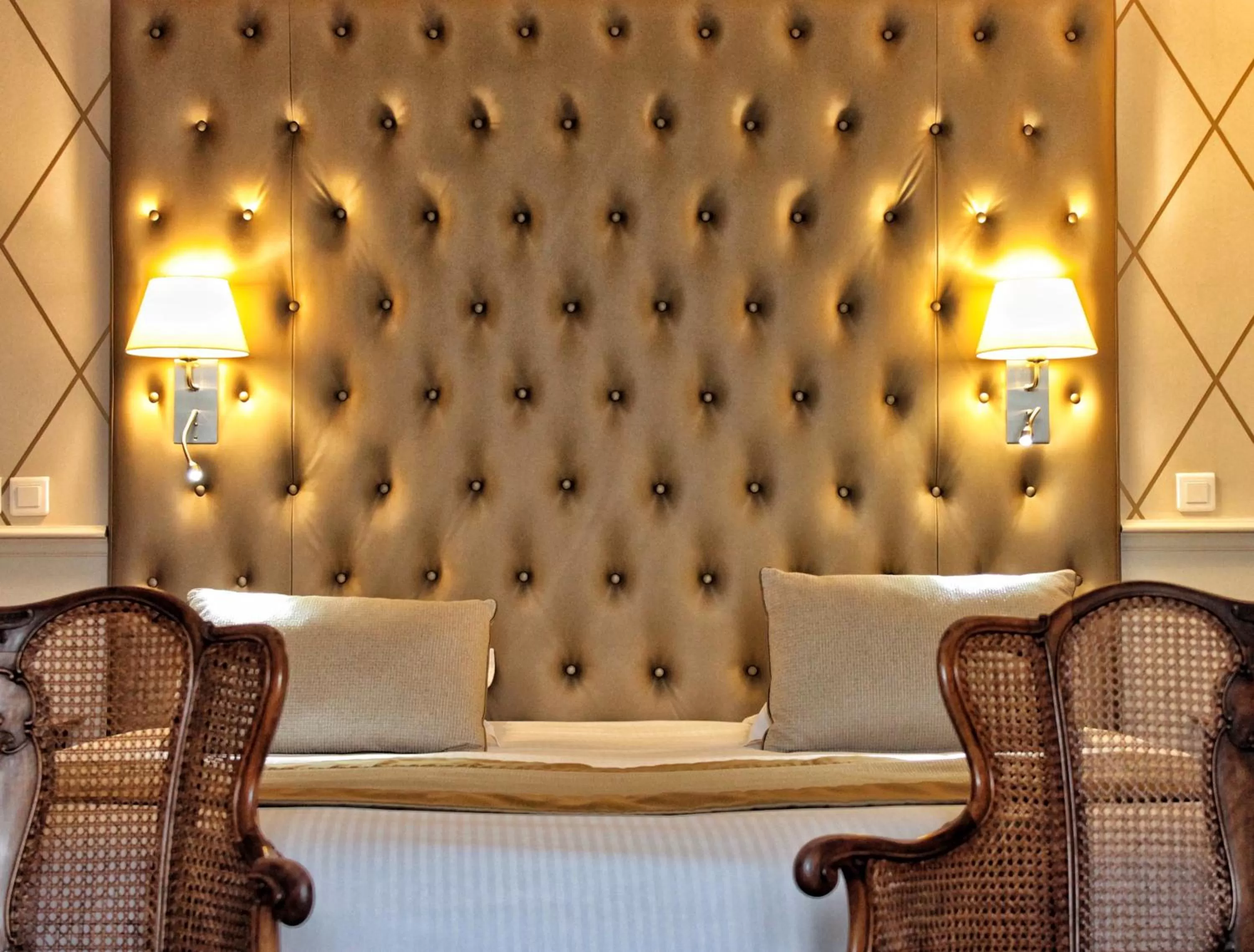 Decorative detail in Ermitage De Corton - Teritoria