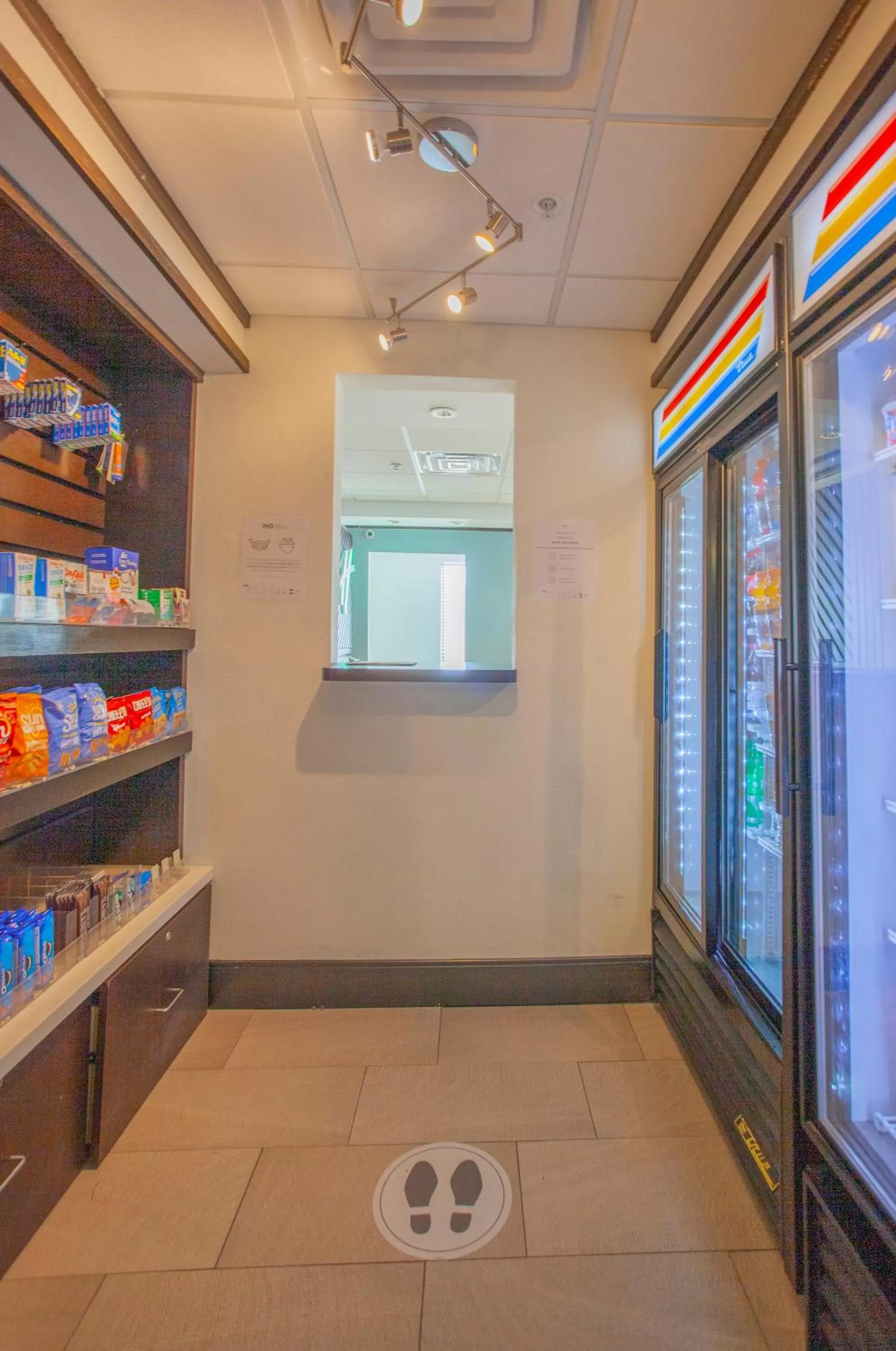 Shopping Area in Holiday Inn & Suites Spring - The Woodlands