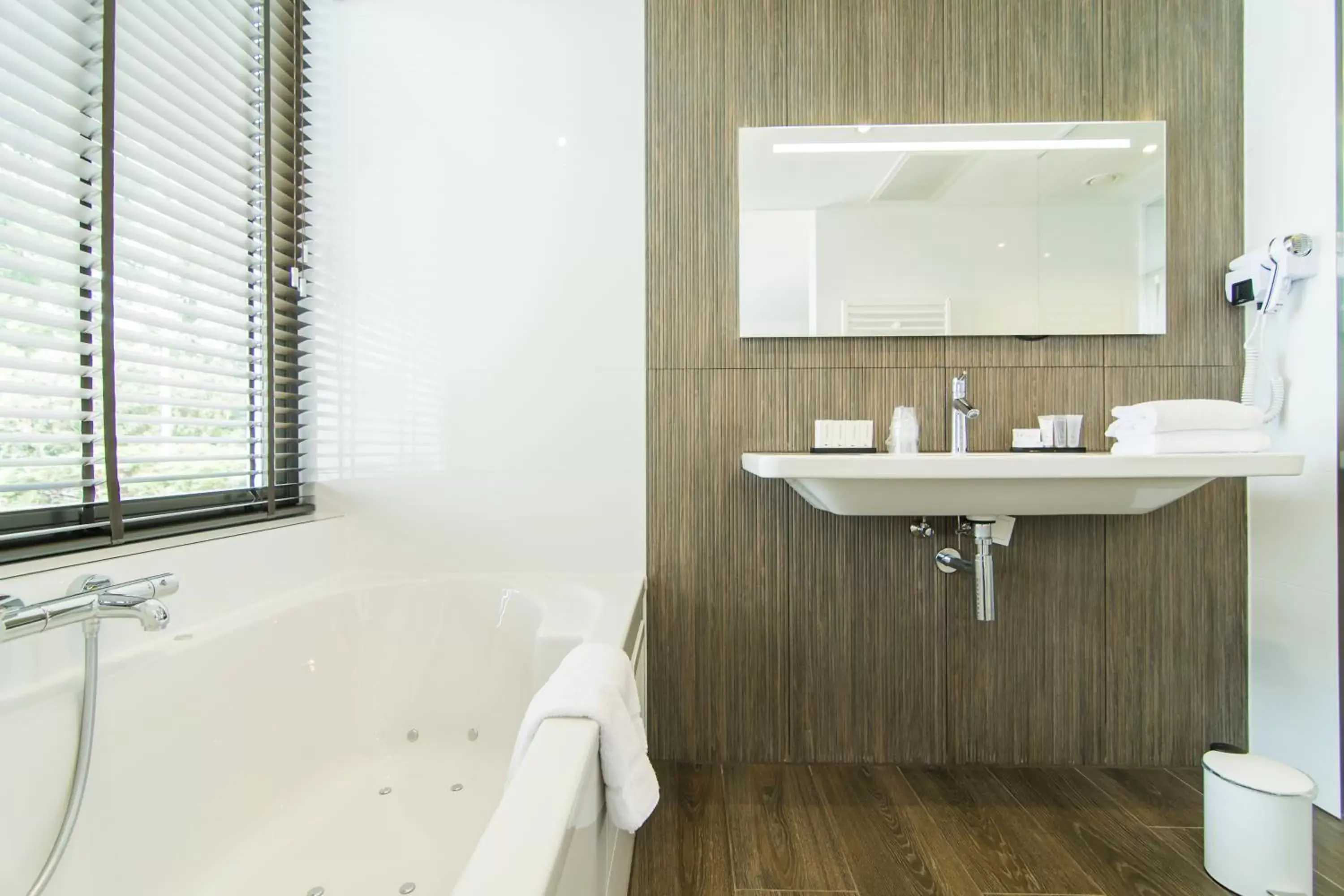 Double Room with Spa Bath in Van der Valk Hotel Hilversum/ De Witte Bergen Double Room with Spa Bath in Van der Valk Hotel Hilversum/ De Witte Bergen