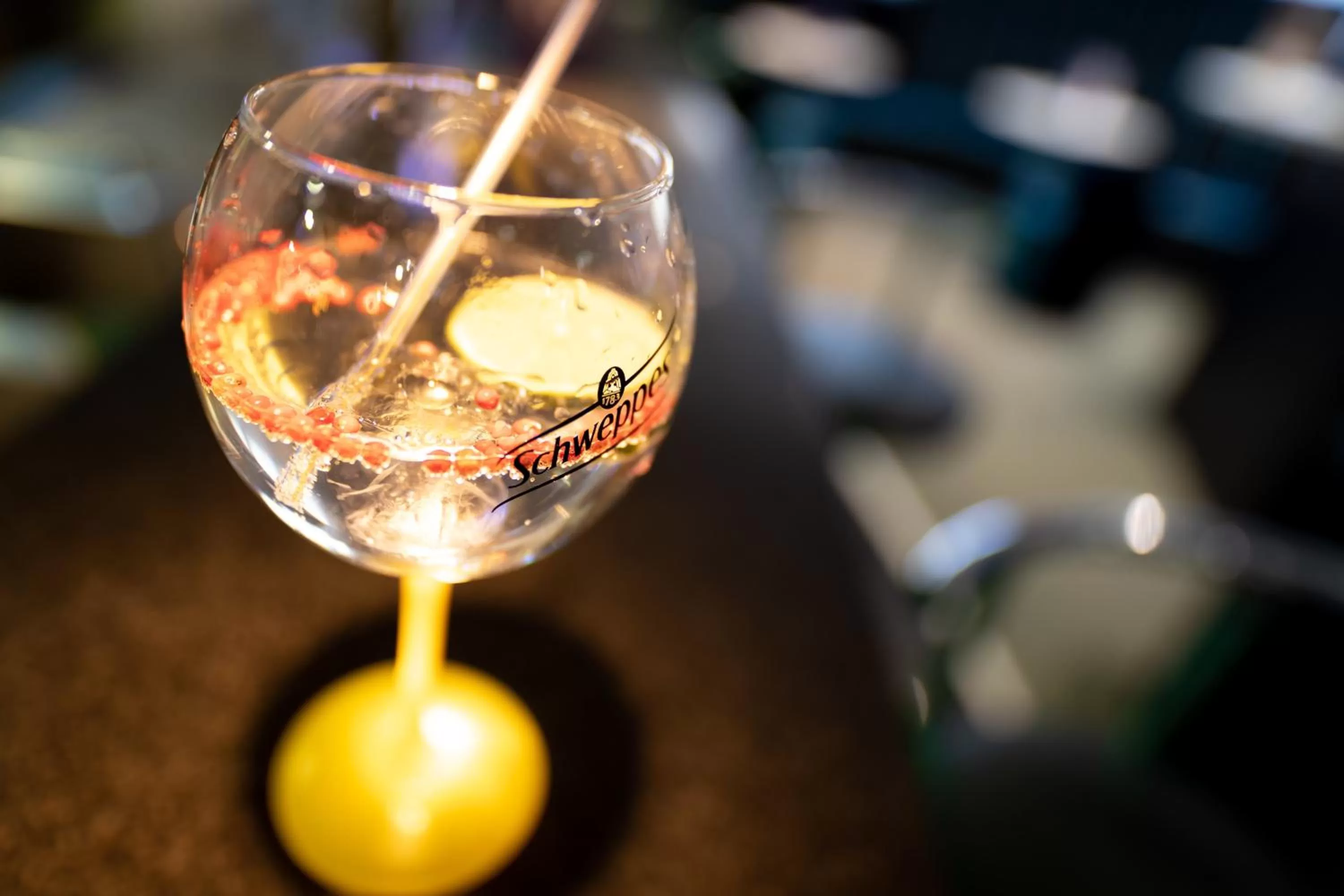 Lounge or bar in Holiday Inn Express Arras by IHG