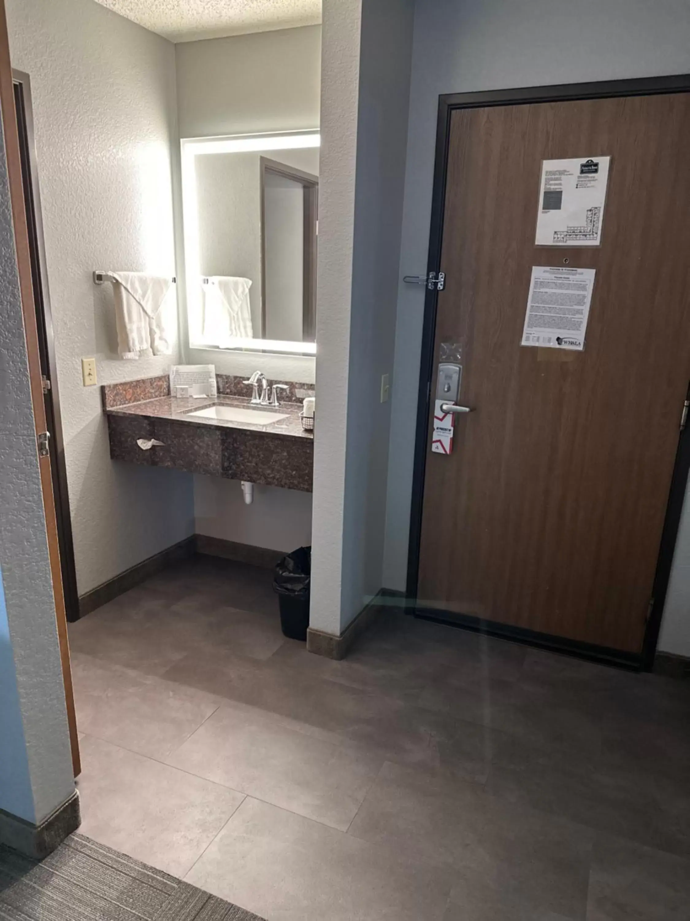 Queen Room - Non-Smoking in AmericInn by Wyndham Monroe Queen Room - Non-Smoking in AmericInn by Wyndham Monroe