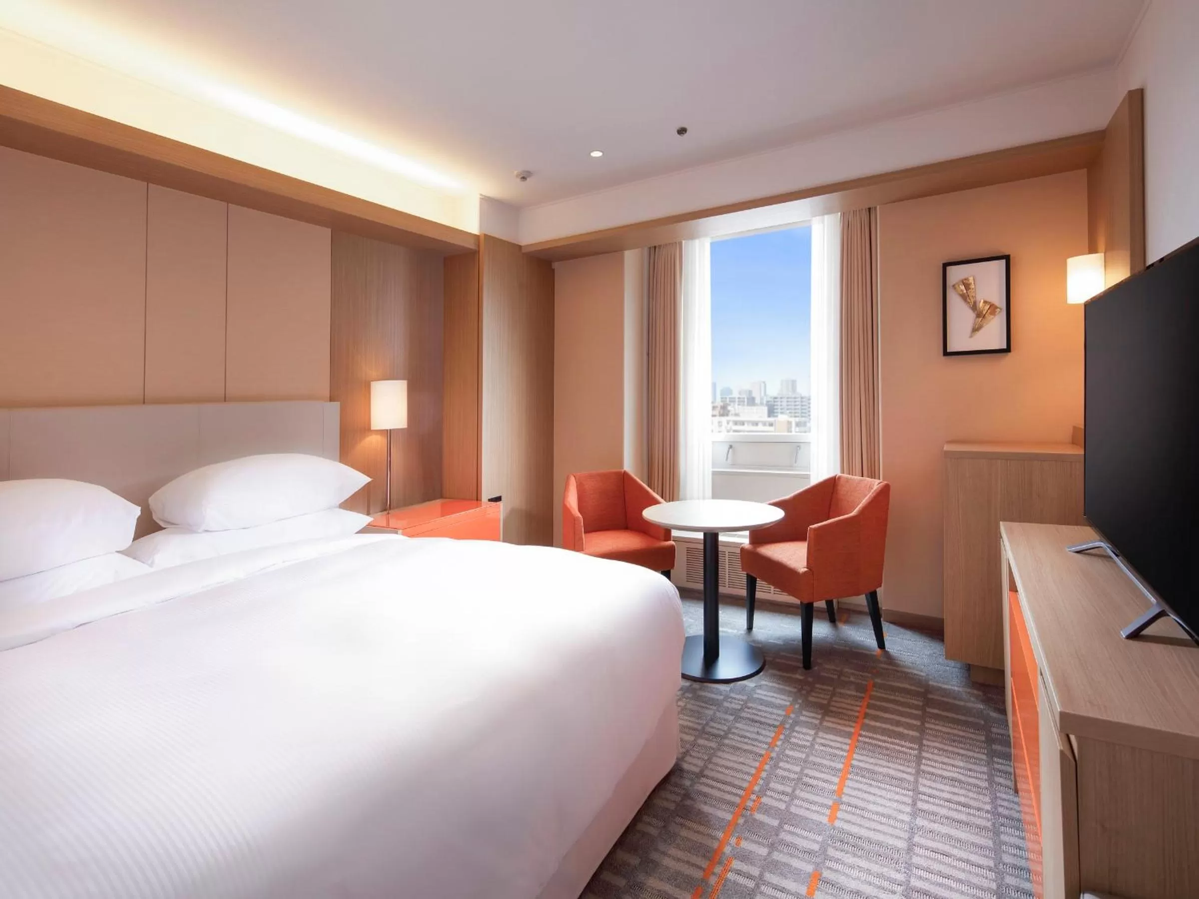 Photo of the whole room, Bed in Sheraton Miyako Hotel Osaka