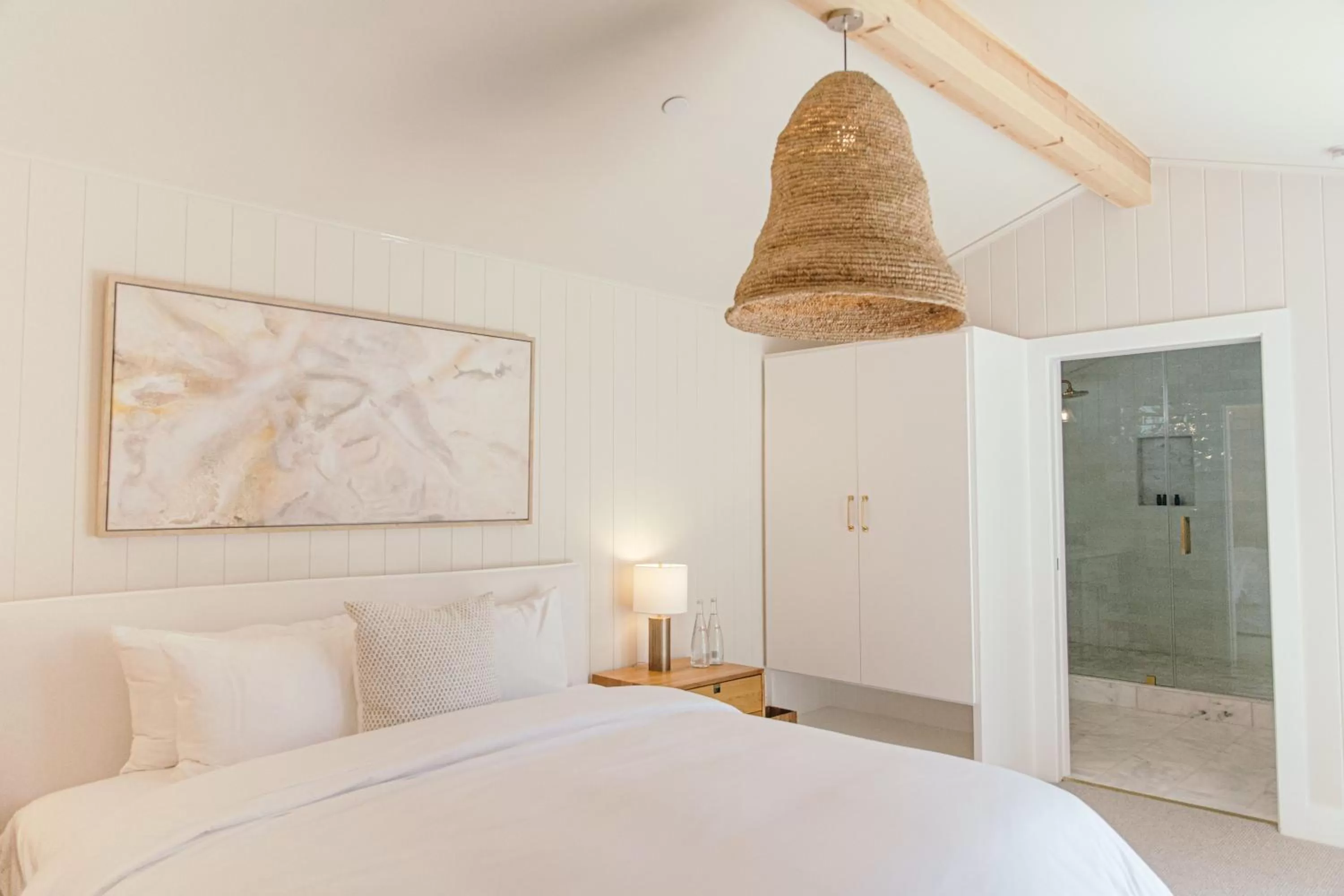 Bed in Calamigos Guest Ranch and Beach Club