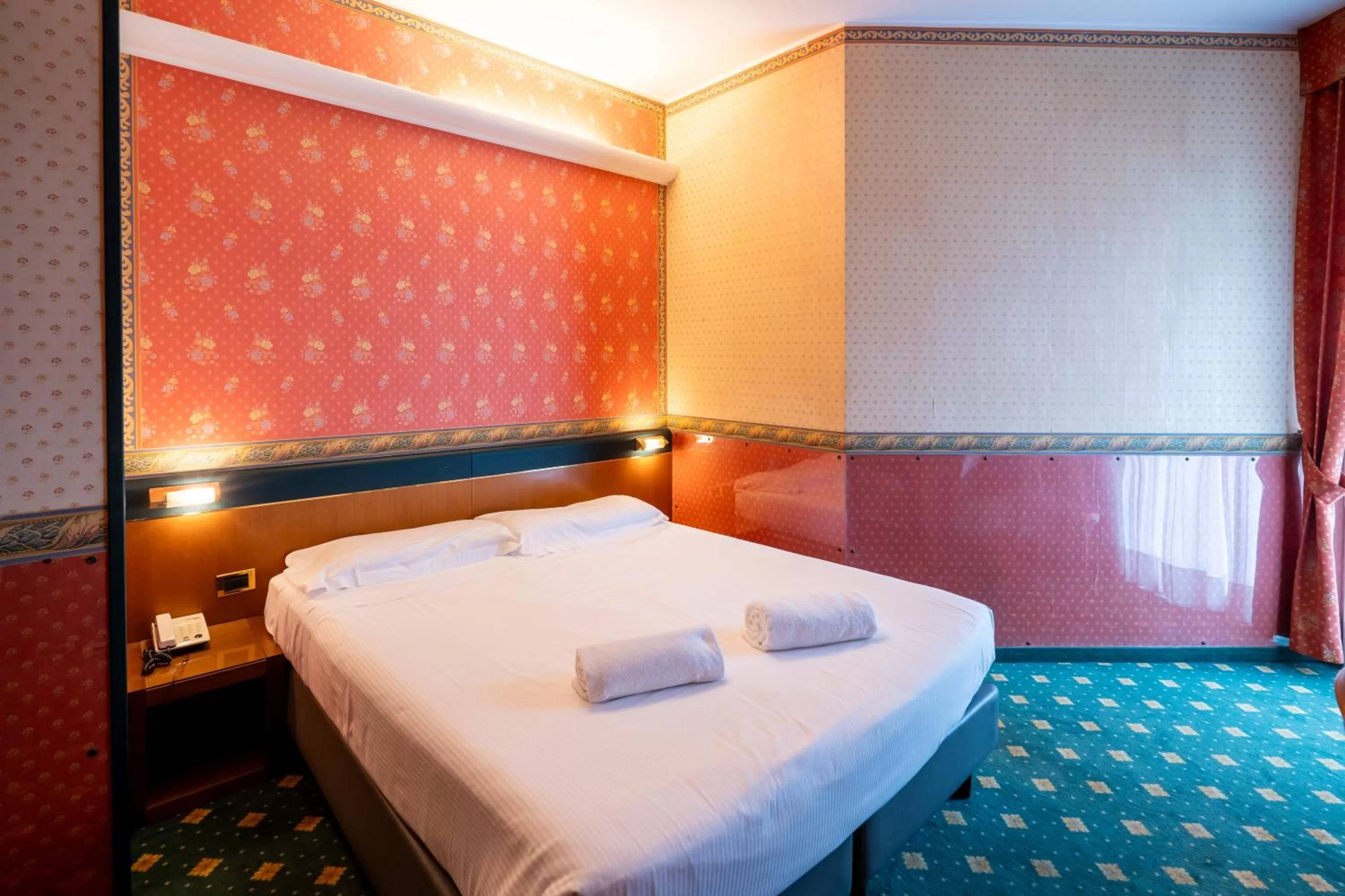 Bed in Hotel Des Etrangers