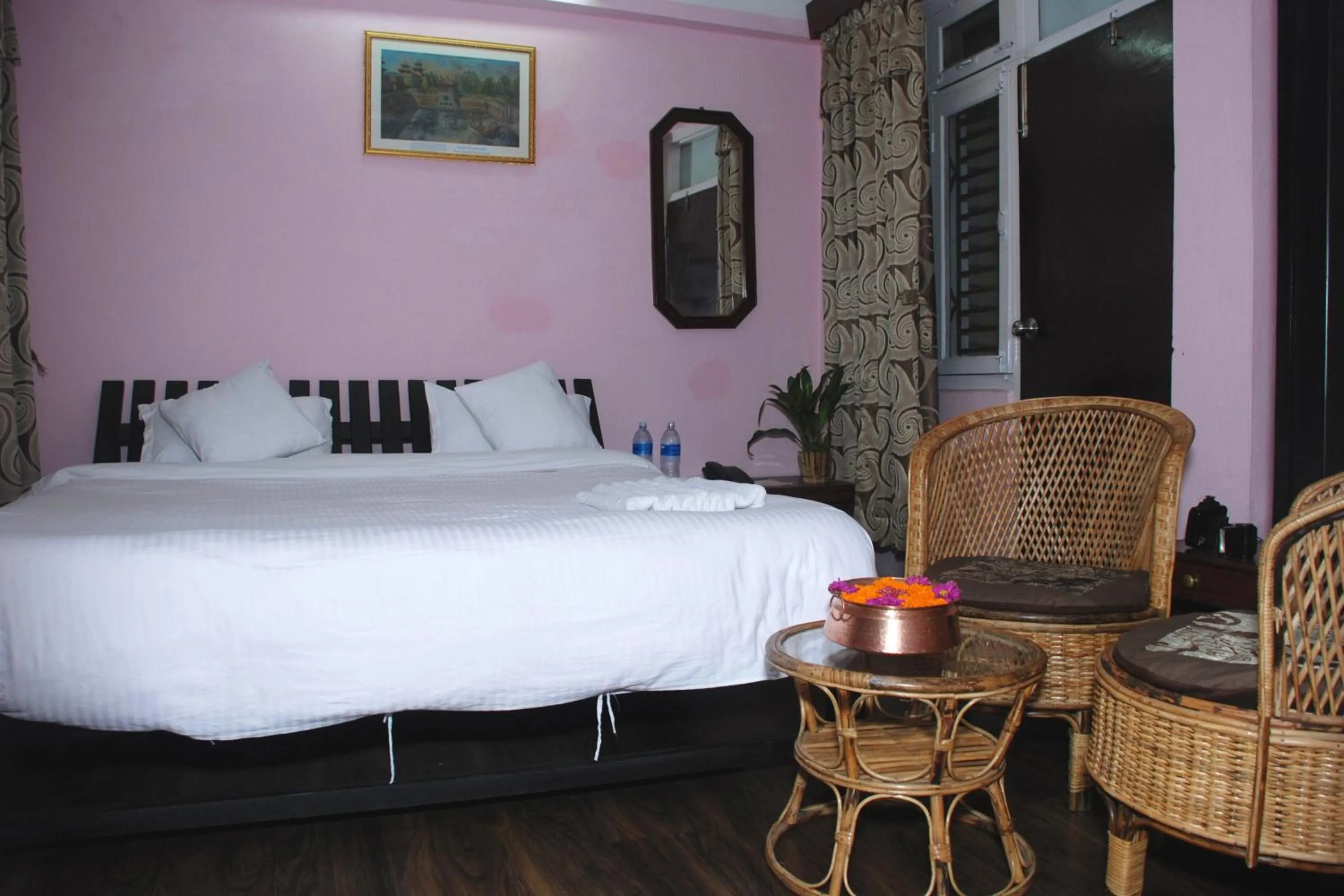 Bedroom, Bed in Hotel Travelers Home