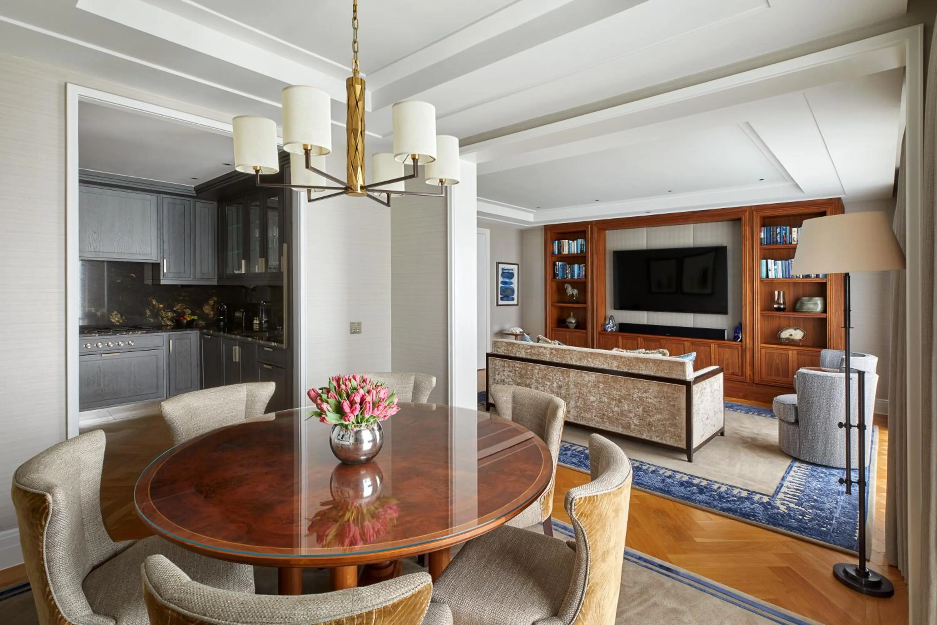 Dining area in Four Seasons Hotel London at Tower Bridge