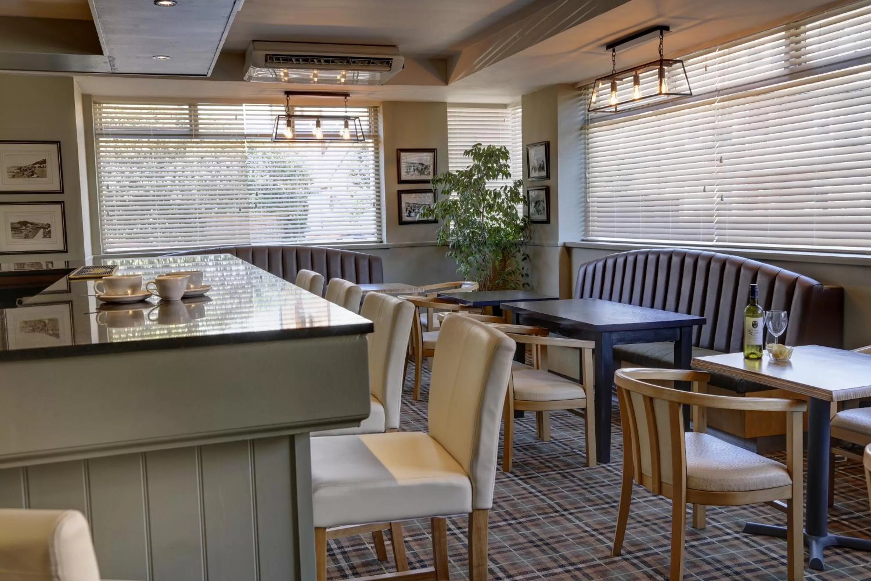 Lounge or bar, Restaurant/Places to Eat in Best Western Brook Hotel