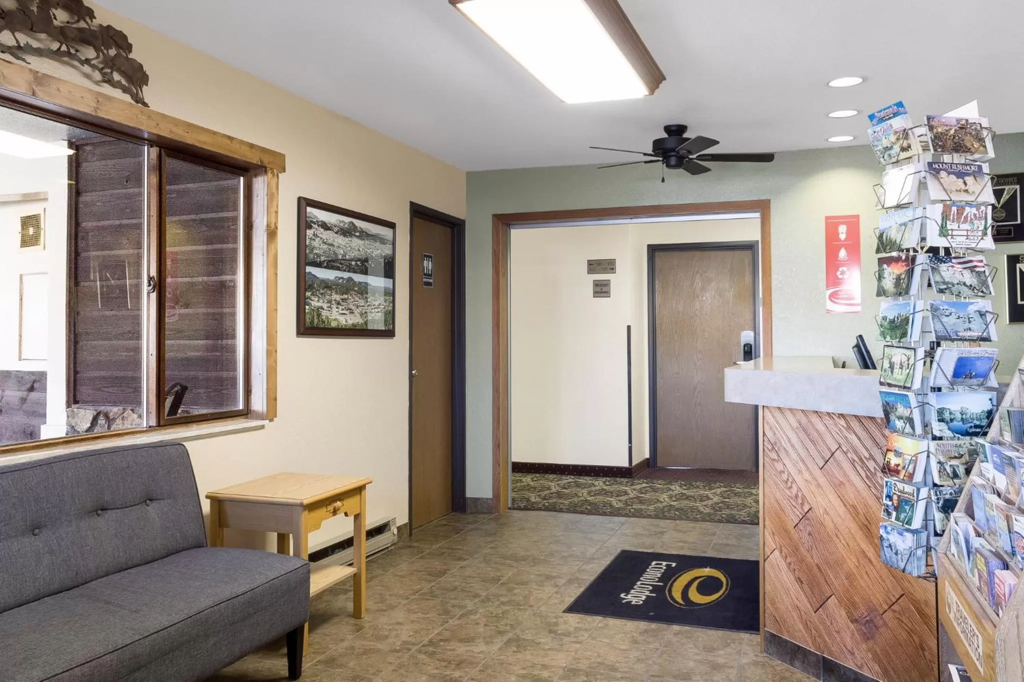Lobby or reception in Econo Lodge, Downtown Custer Near Custer State Park and Mt Rushmore