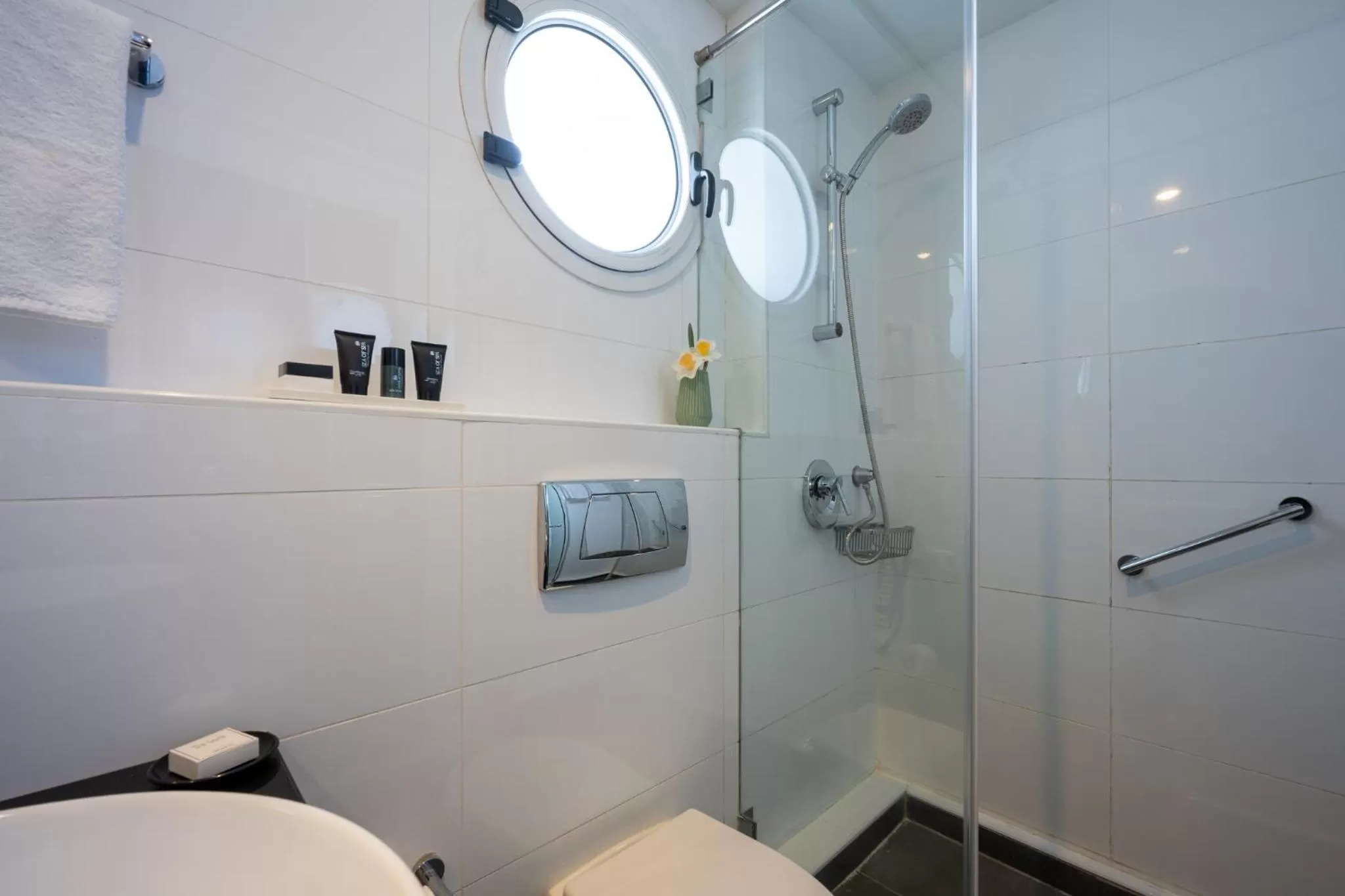 Shower in Savoy Sea Side Hotel