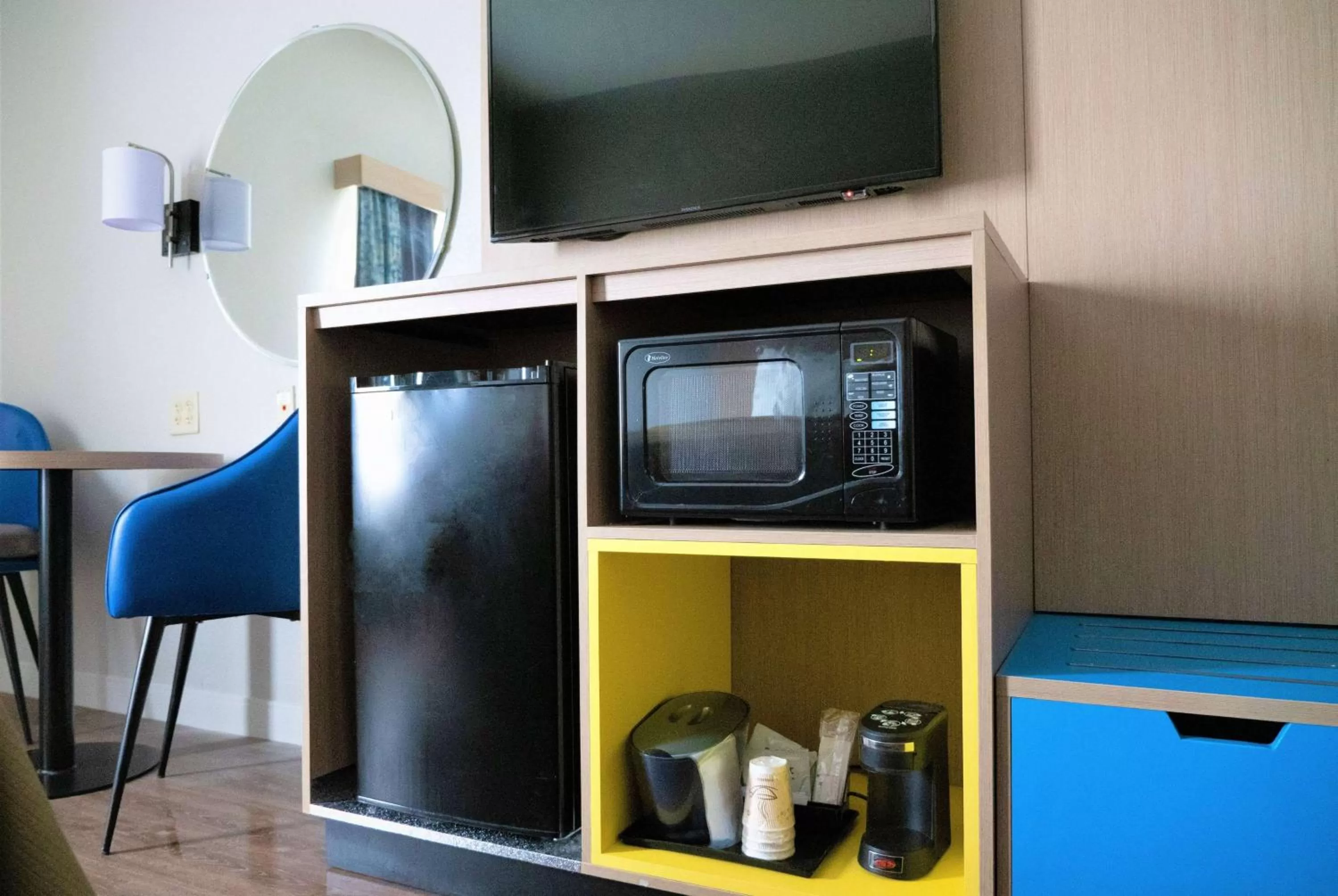 Photo of the whole room in Days Inn & Suites by Wyndham Savannah North I-95