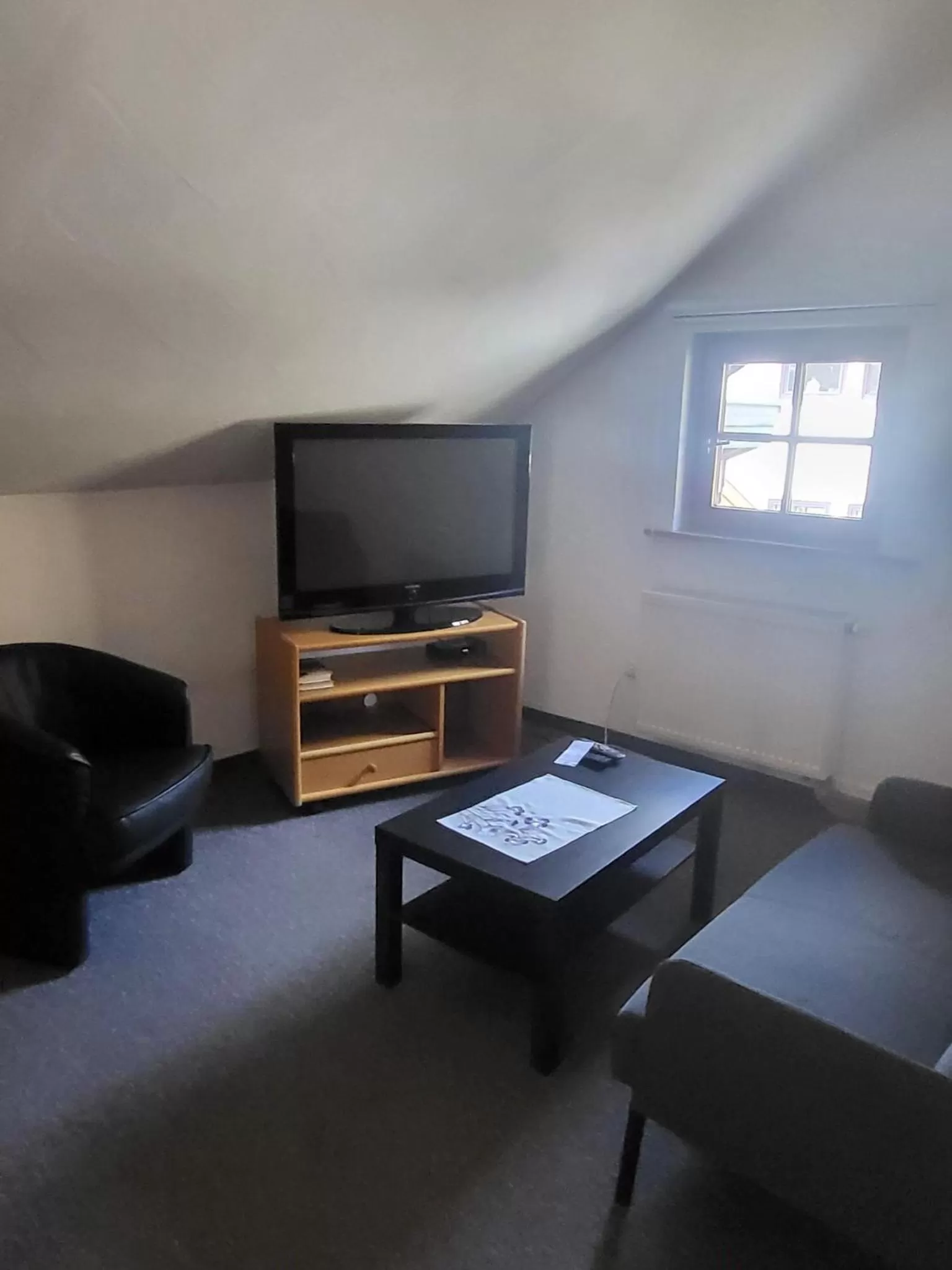 TV/Entertainment Center in Gasthaus Staufenbrücke