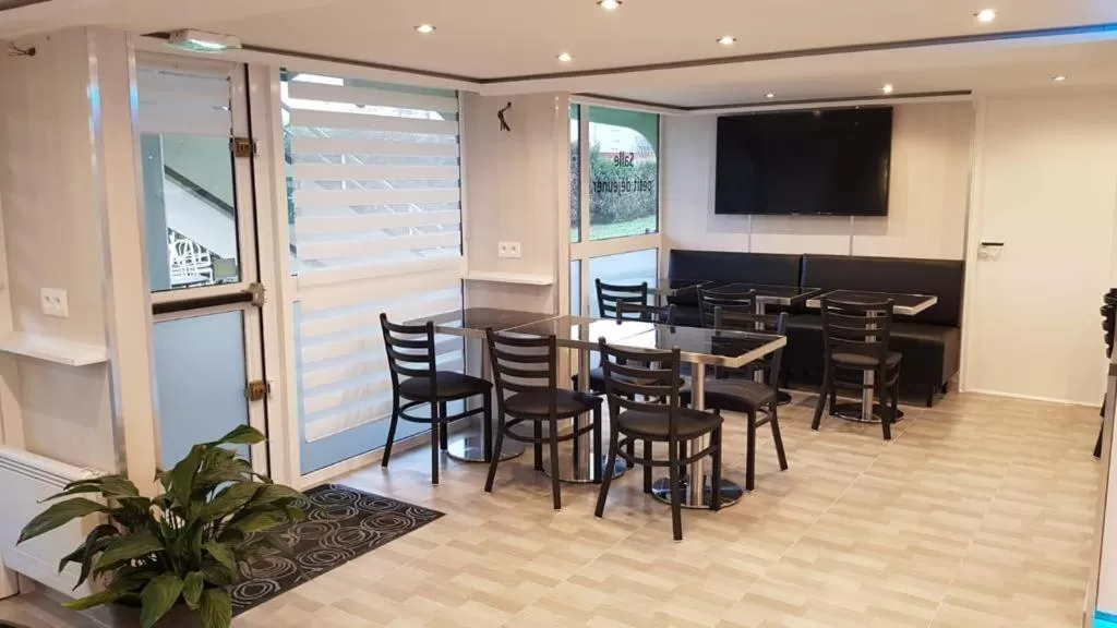 Breakfast in Fasthotel Roissy - Saint-Witz