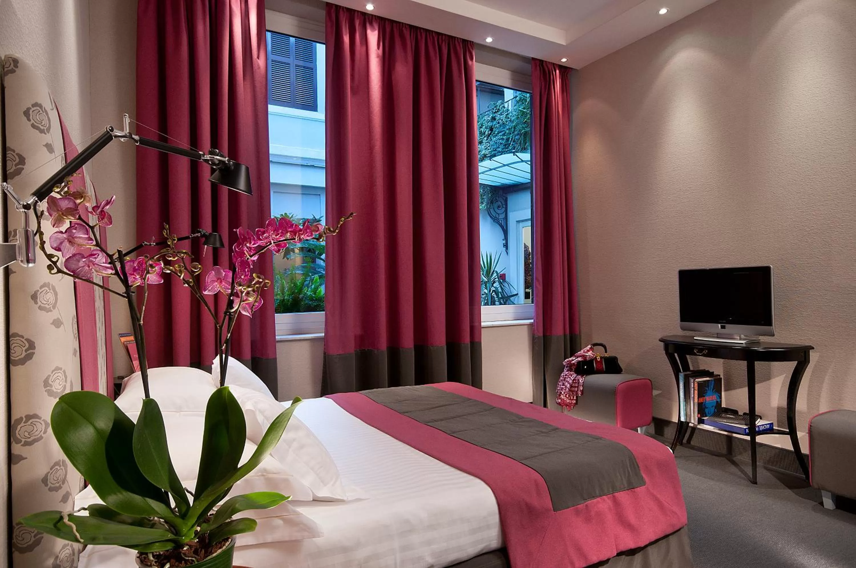 Coffee/tea facilities, Bed in Alpi Hotel