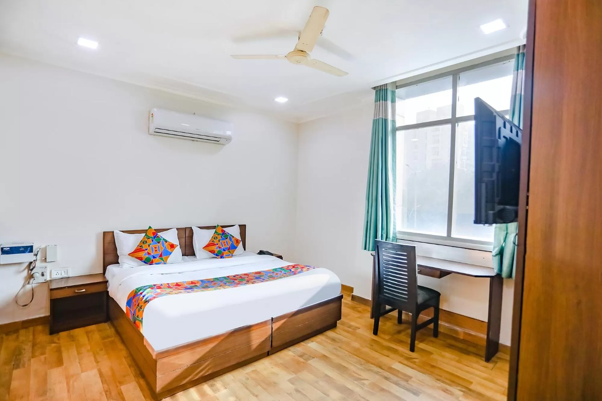 TV and multimedia, Bed in FabHotel Hexa Ghaziabad