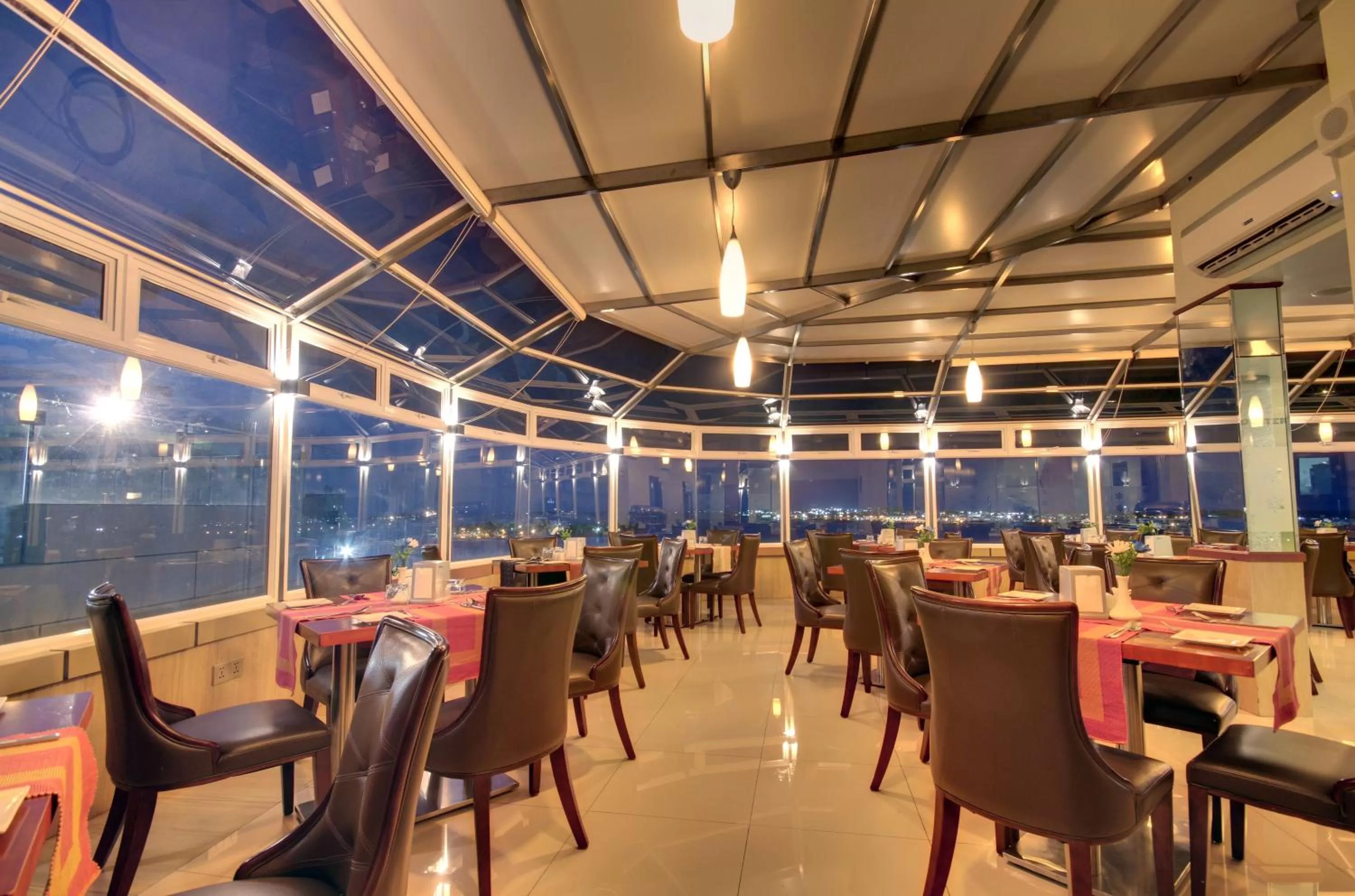 Restaurant/places to eat in Unima Grand