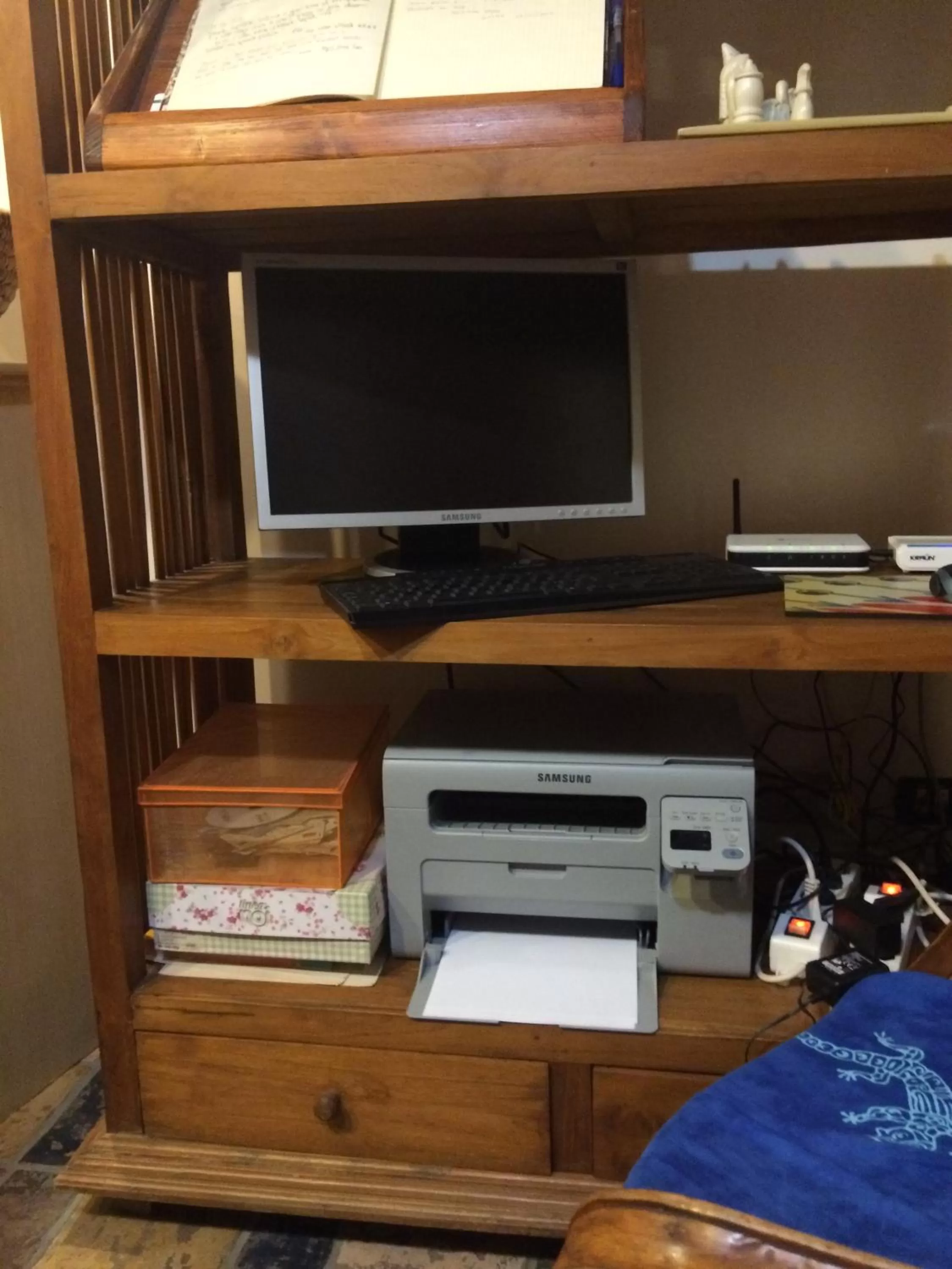 Library, TV/Entertainment Center in B&B Casamiranapoli