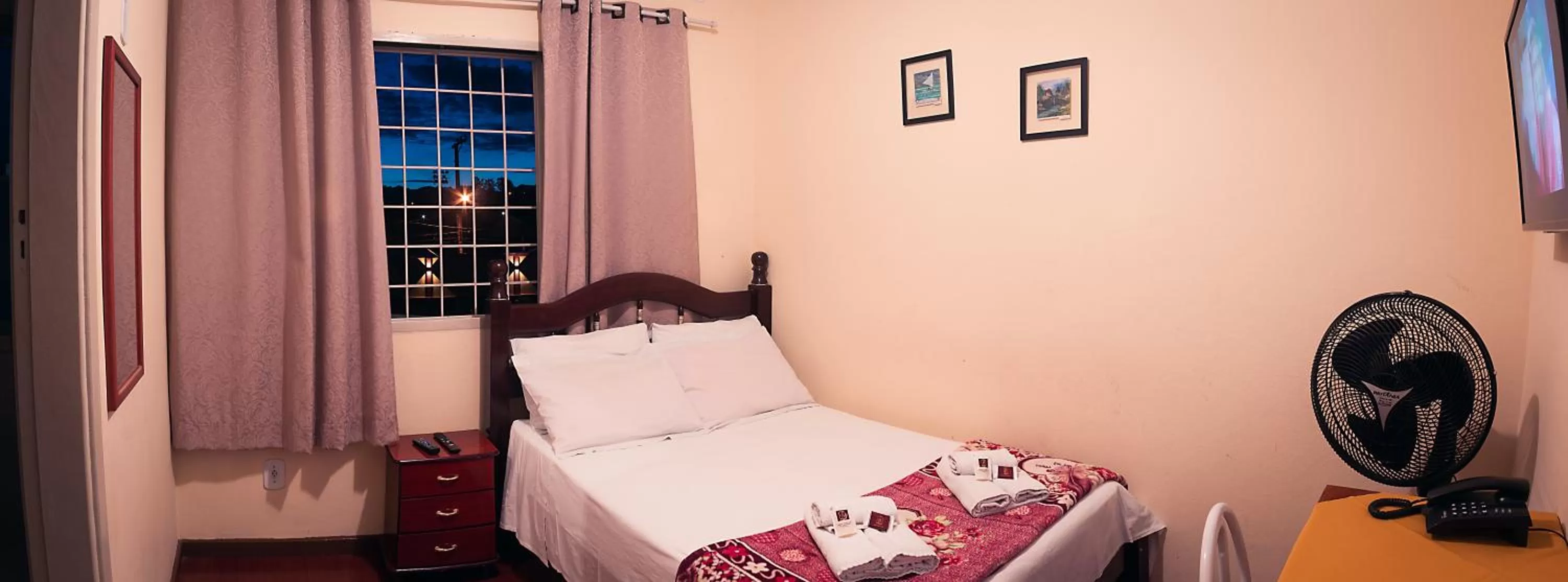 Photo of the whole room, Bed in Hotel Garfo de Ouro