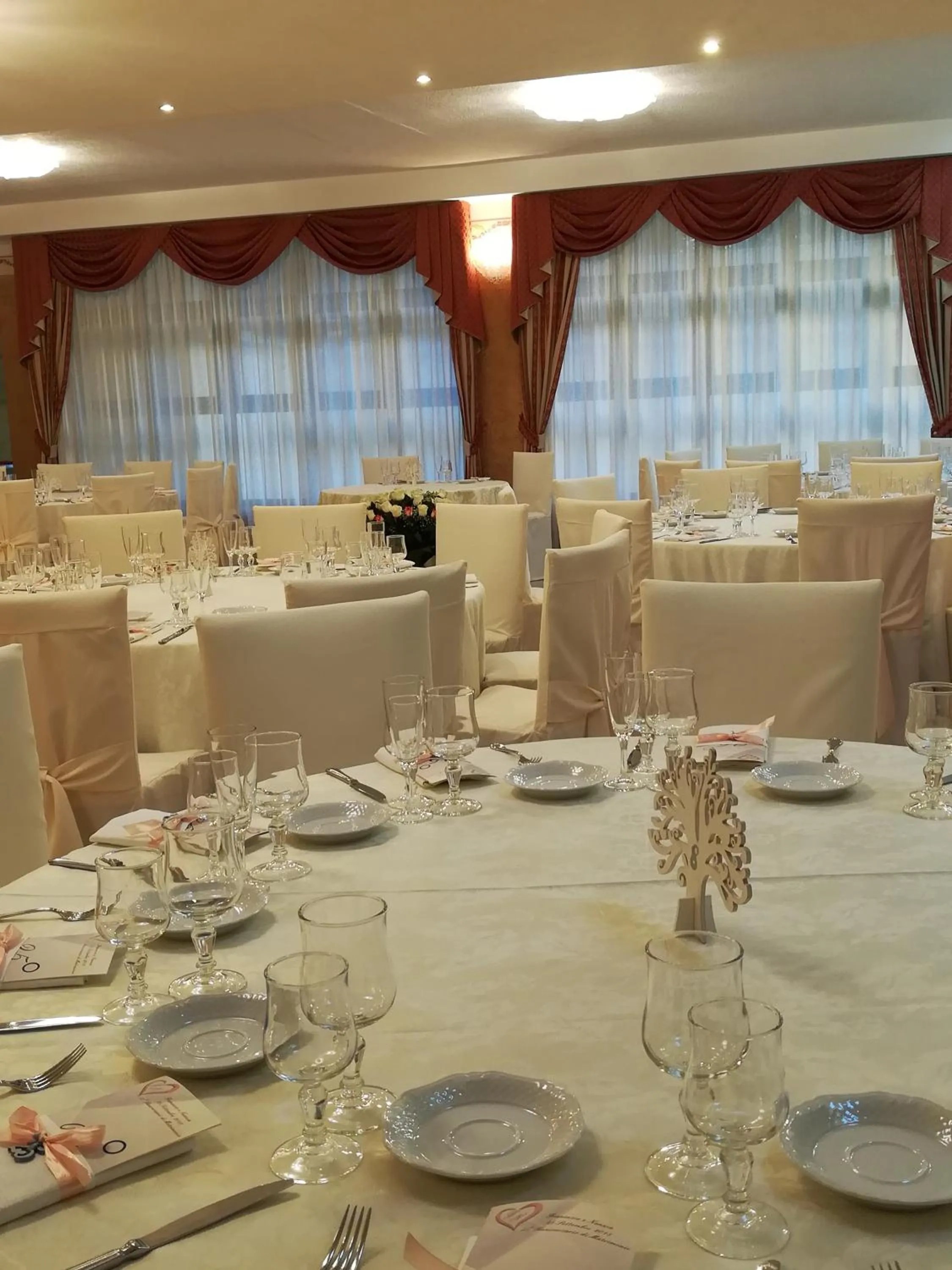 Restaurant/places to eat in Hotel Euro