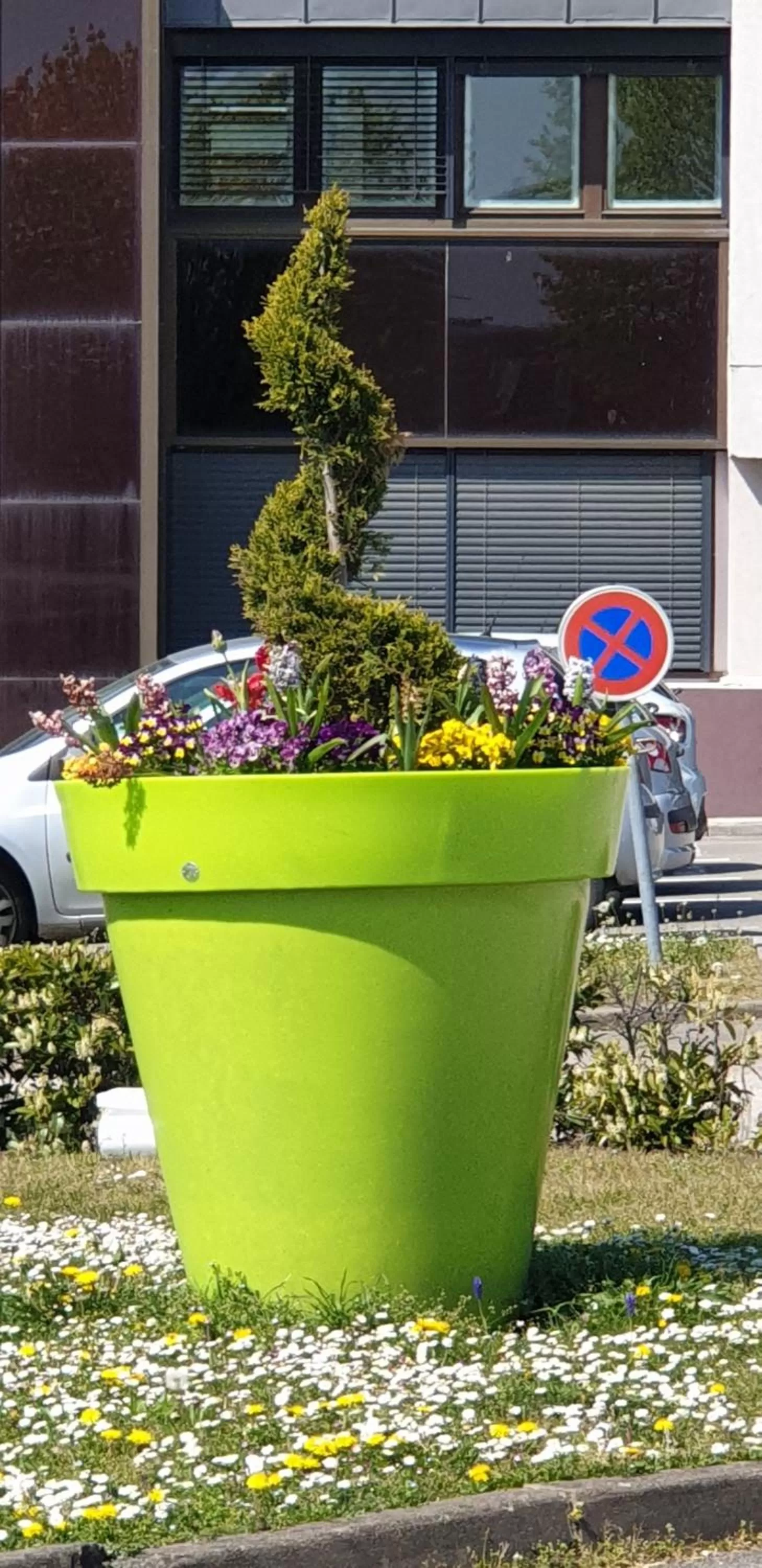 Garden view in Hotel Campanile Besançon Nord Ecole Valentin