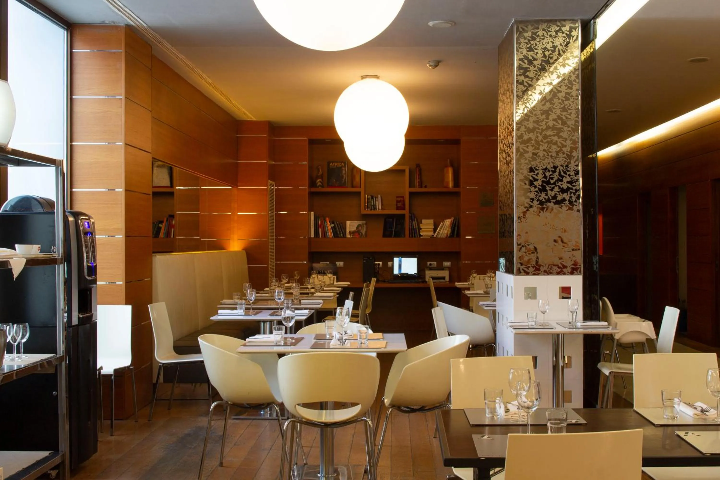 Restaurant/places to eat in Smy Bologna Centrale