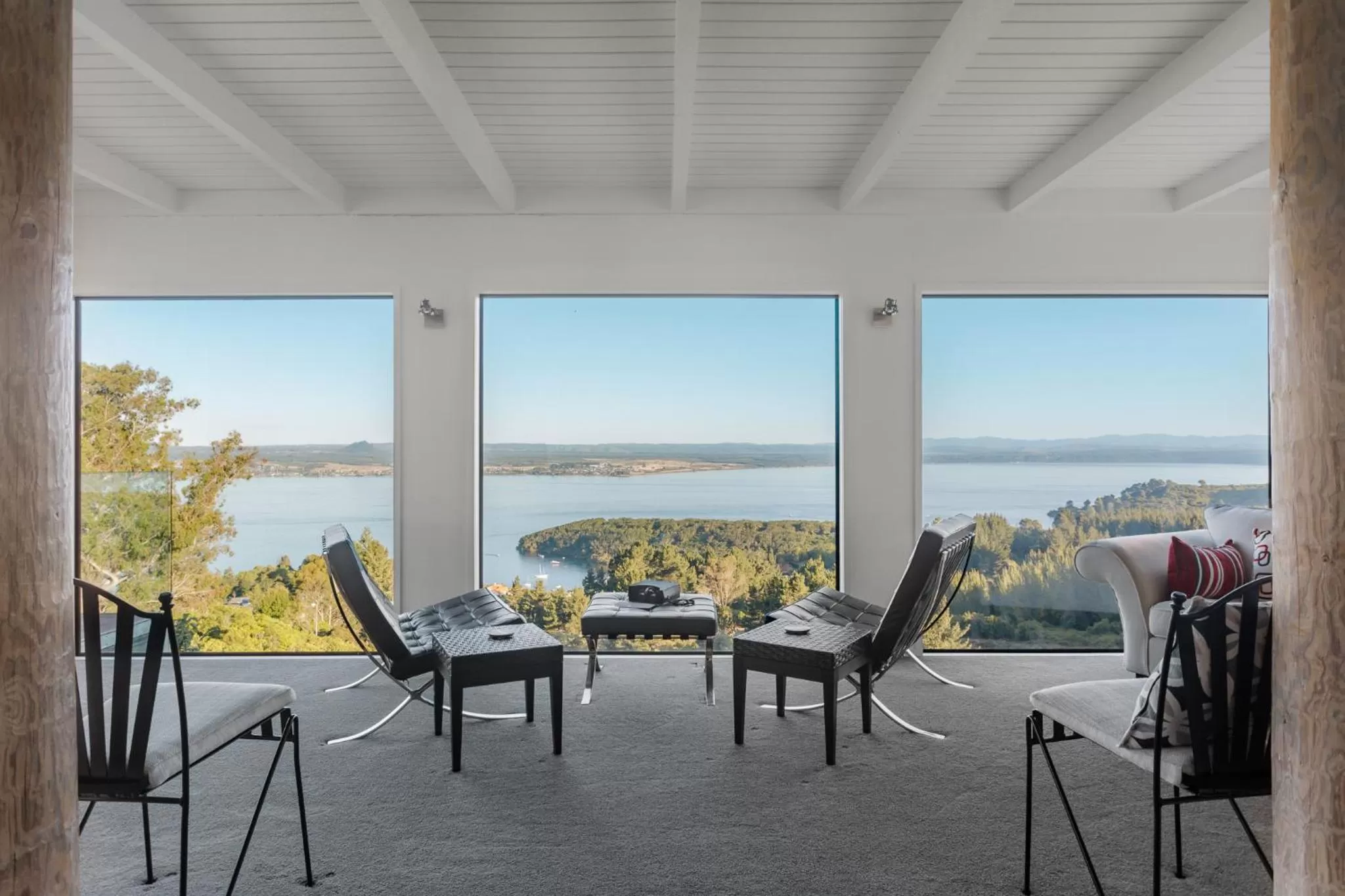 Communal lounge/ TV room in Acacia Cliffs Lodge