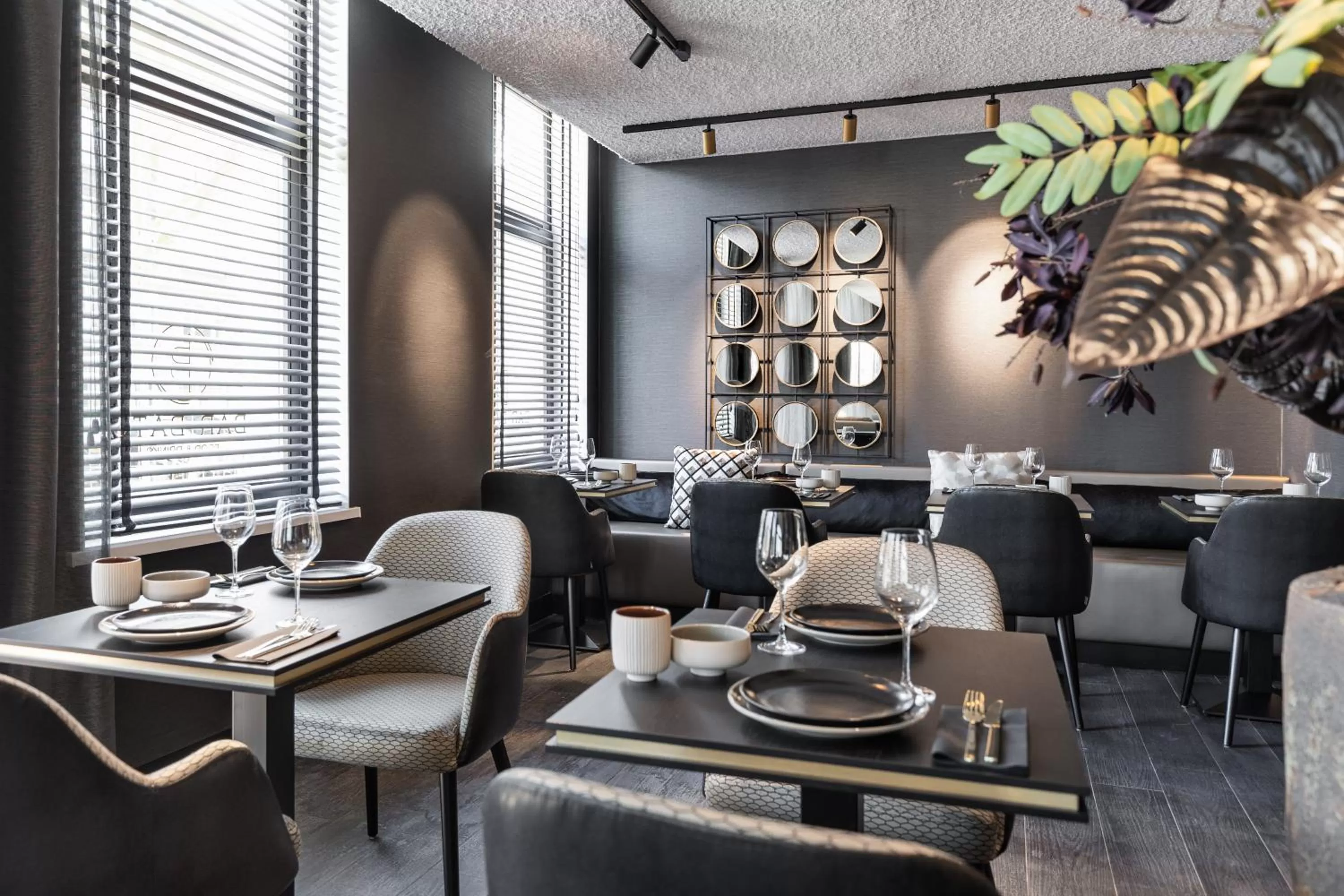 Restaurant/places to eat in Le Marin Hotel Rotterdam City - Handwritten Collection