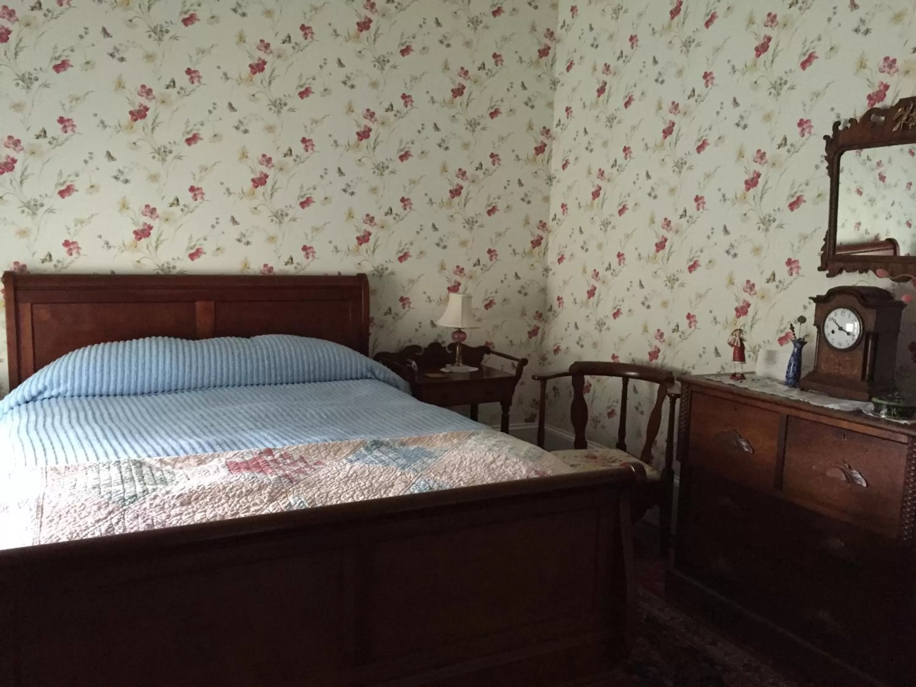 Bed in Hanna House Bed & Breakfast