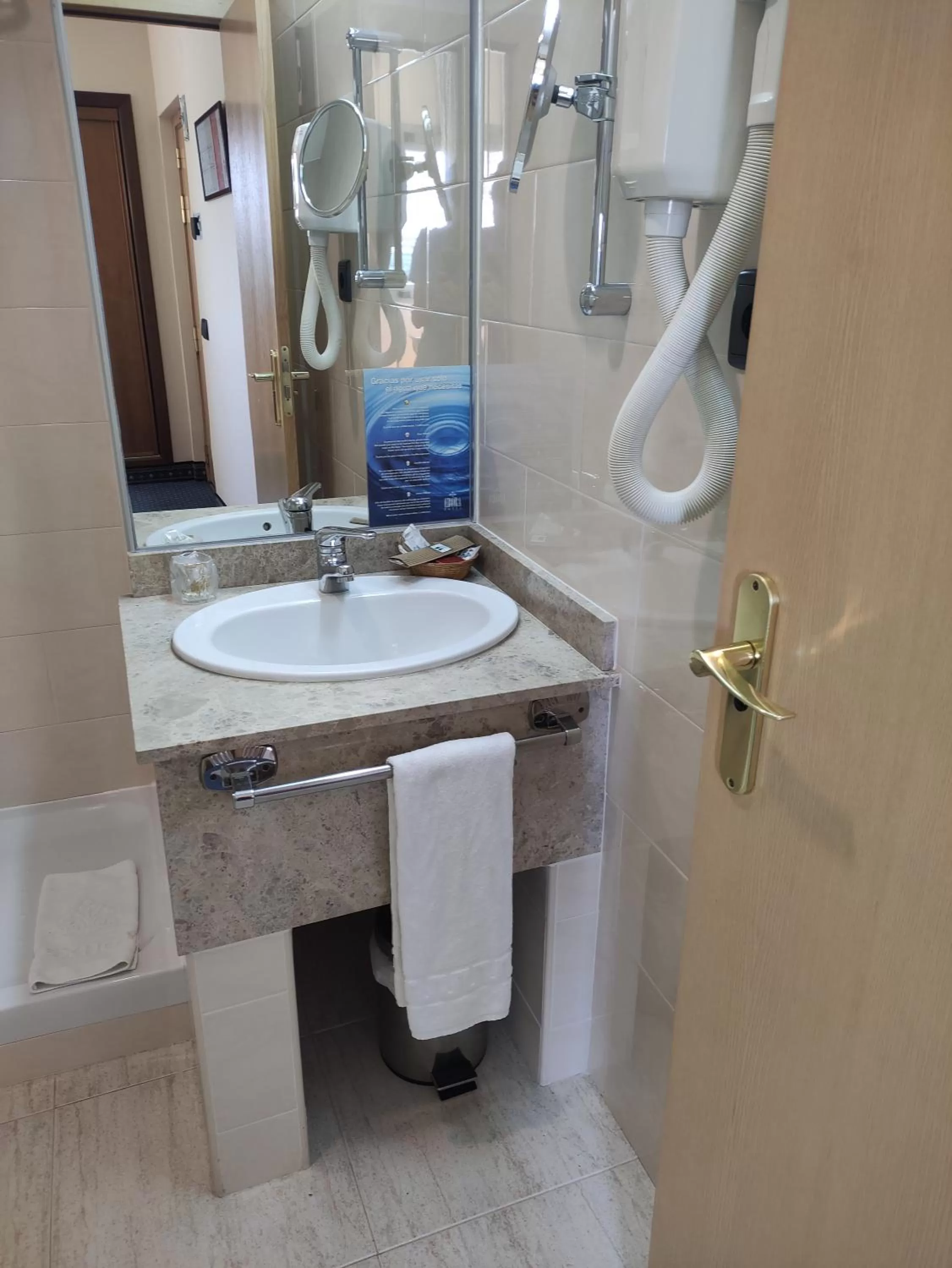 Bathroom in Hotel Ébora by Vivere Stays