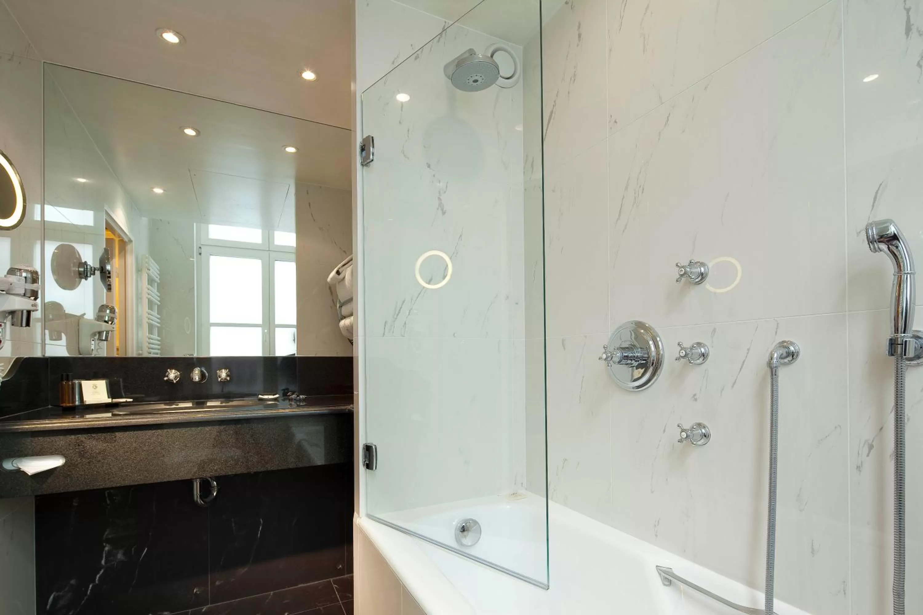 Bathroom in La Perle Saint Germain des Prés