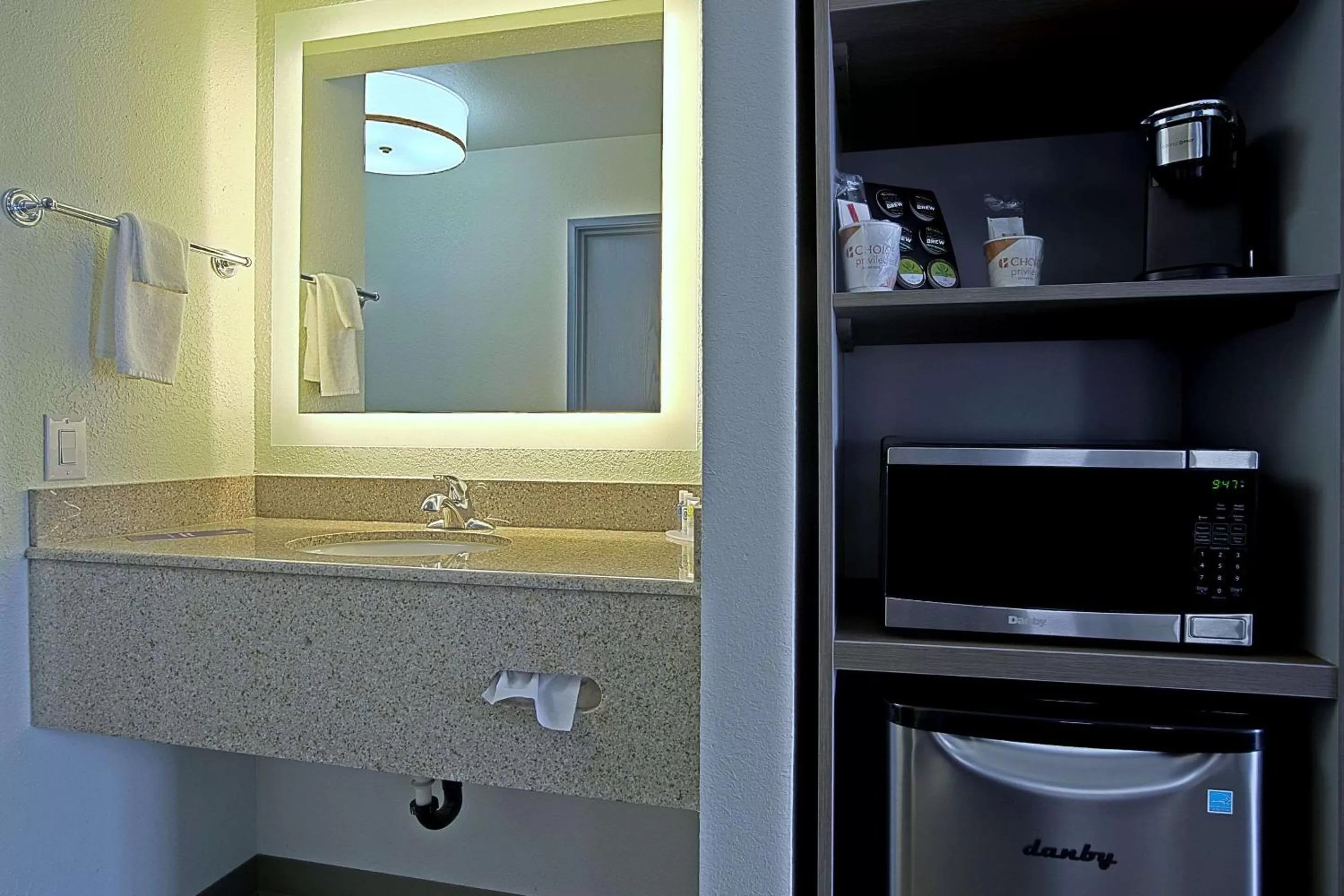 Bedroom in Comfort Inn & Suites Sierra Vista near Ft Huachuca