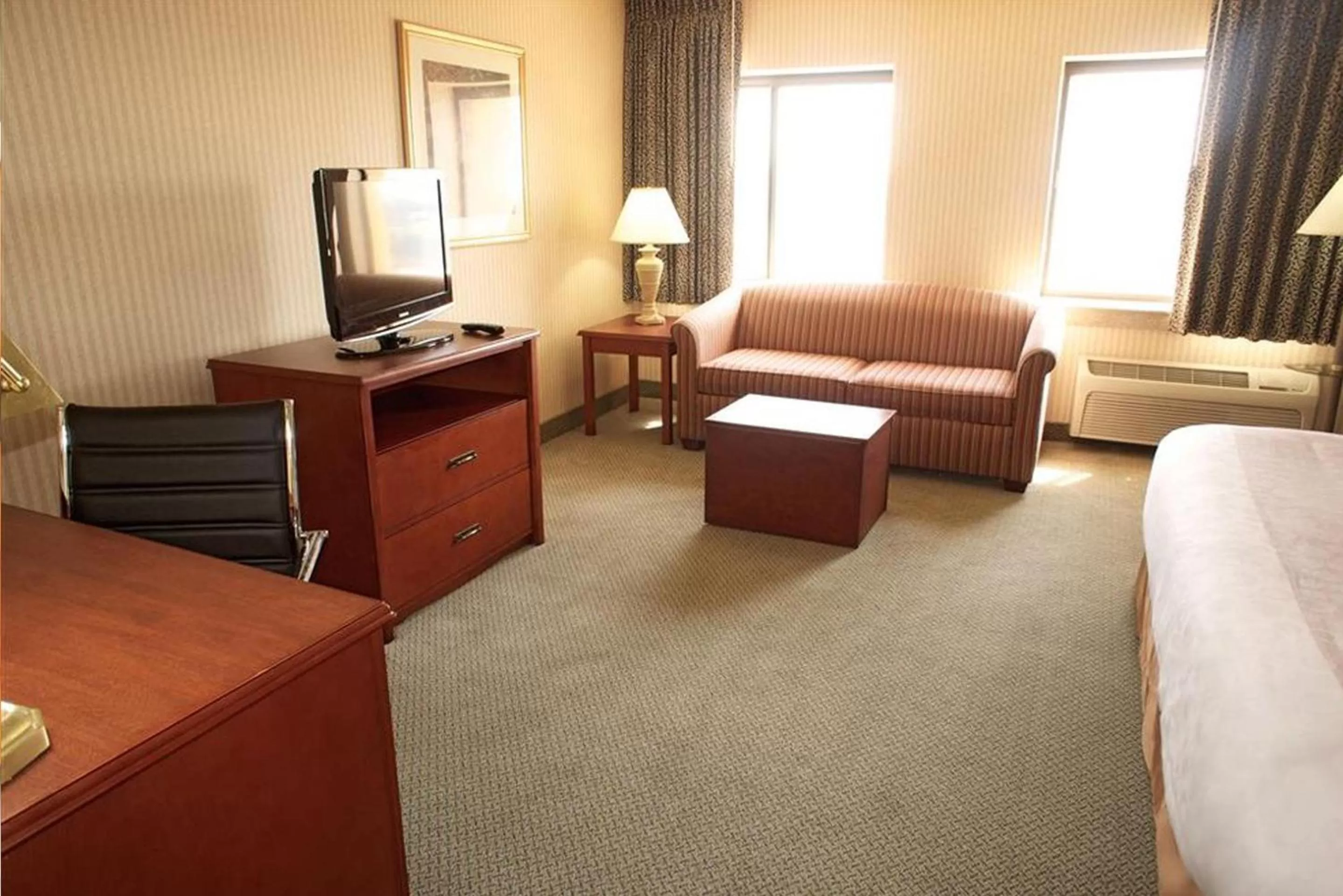 Seating area in La Quinta Inn by Wyndham Detroit Southgate