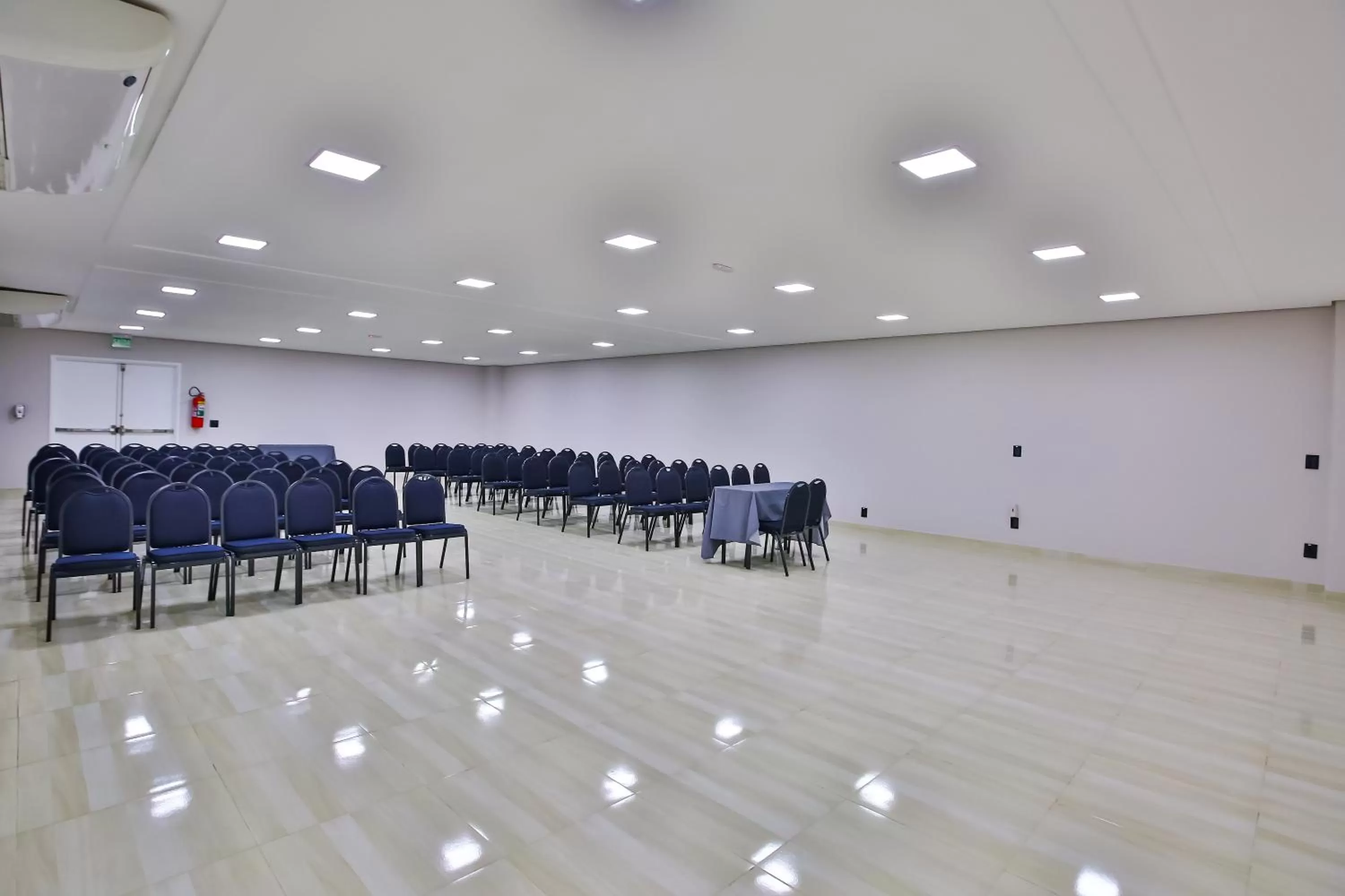 Meeting/conference room in Vivendas Rio Claro by Atlantica