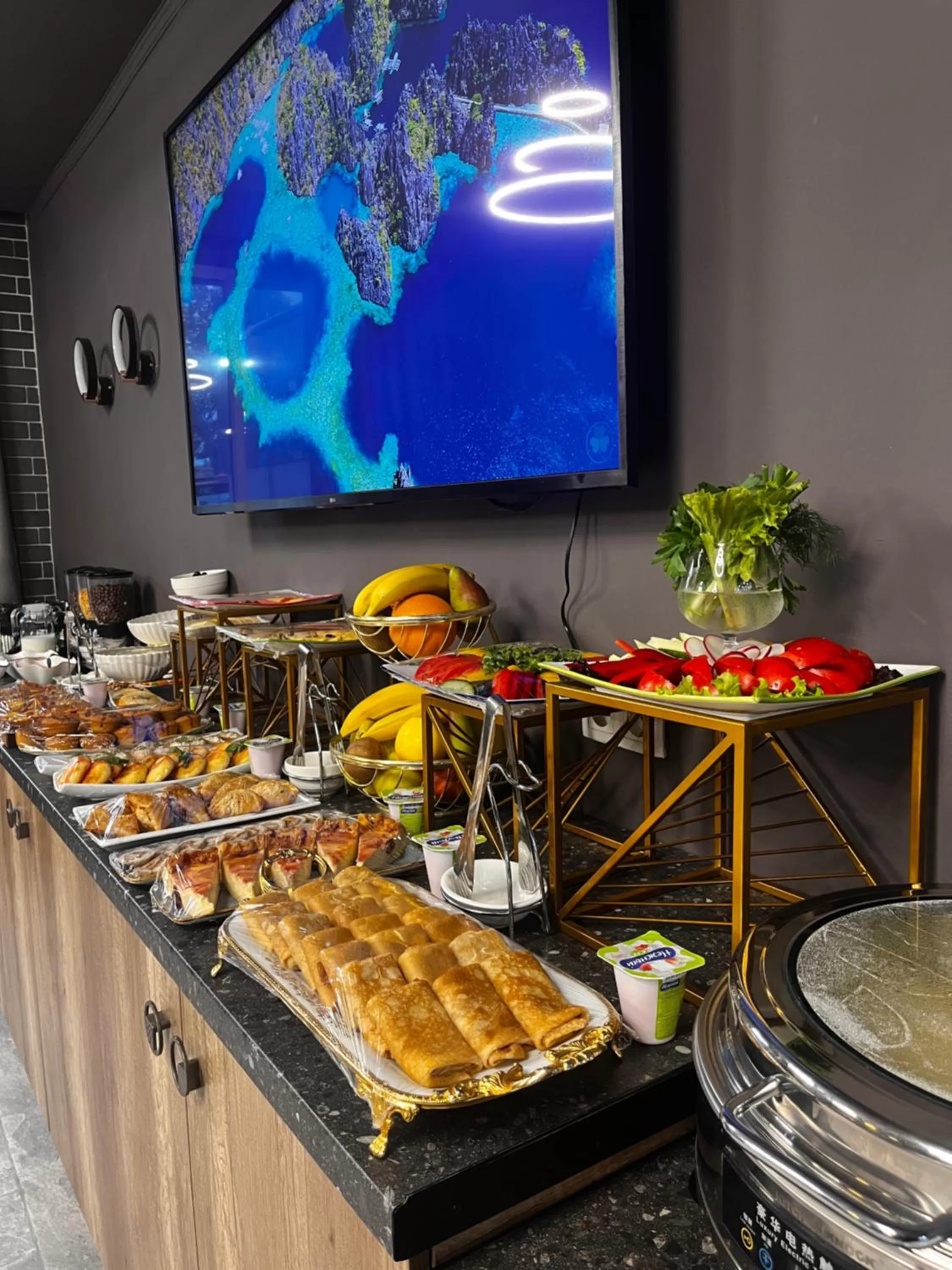 Food and drinks in Dora Hotel