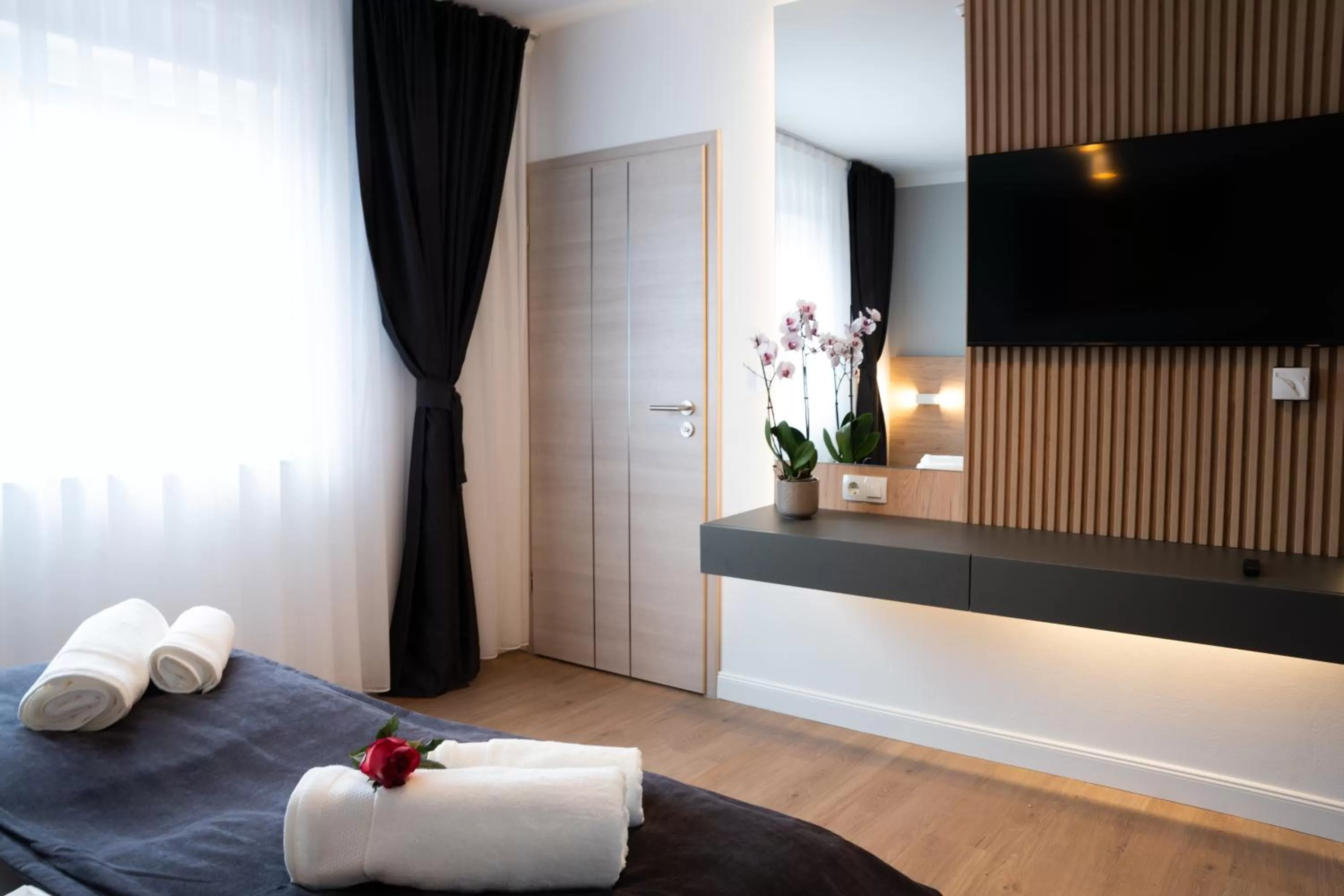 TV/Entertainment Center in Grand Hotel