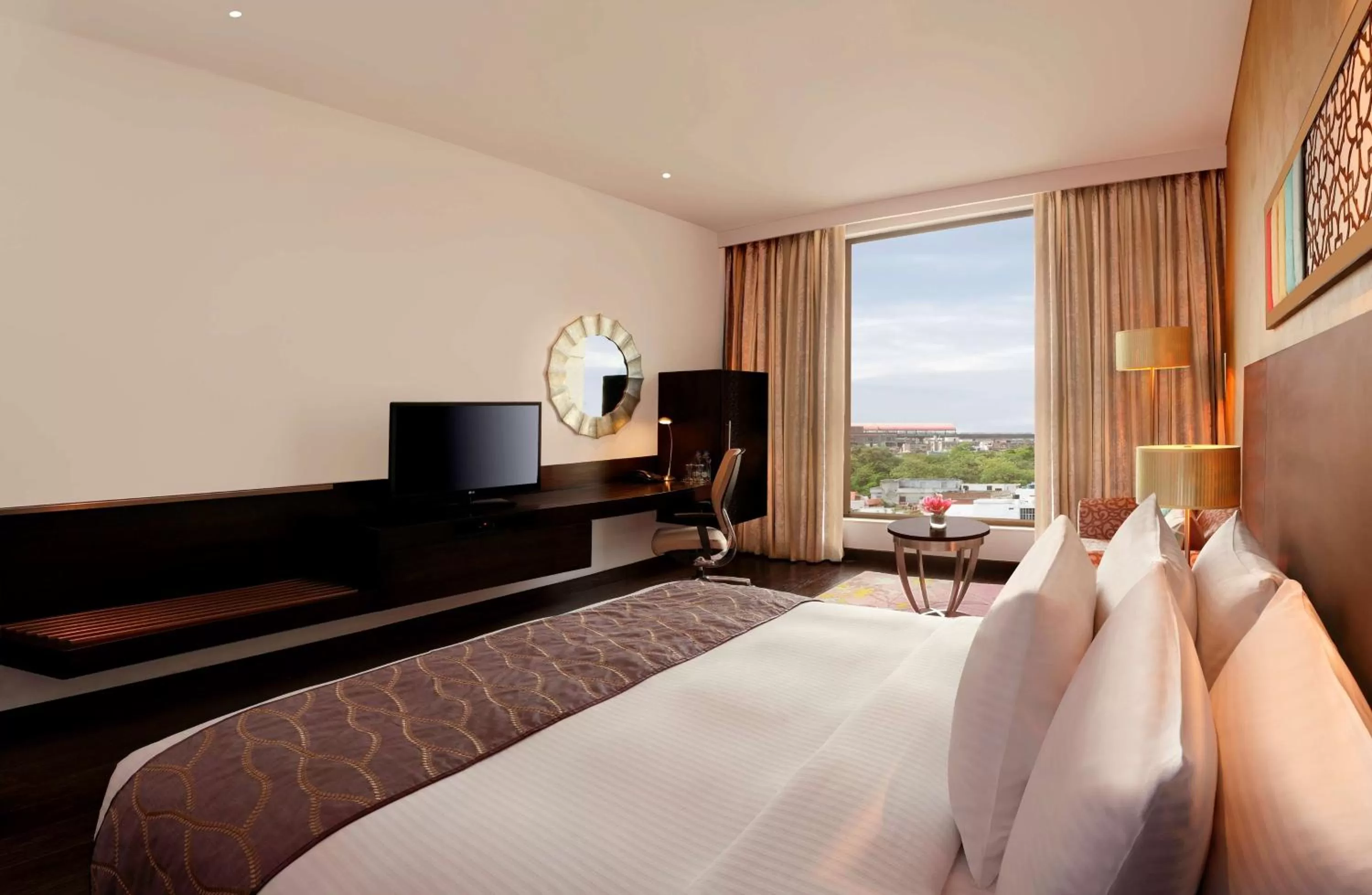 King Guestroom with Mountain View in Hilton Jaipur