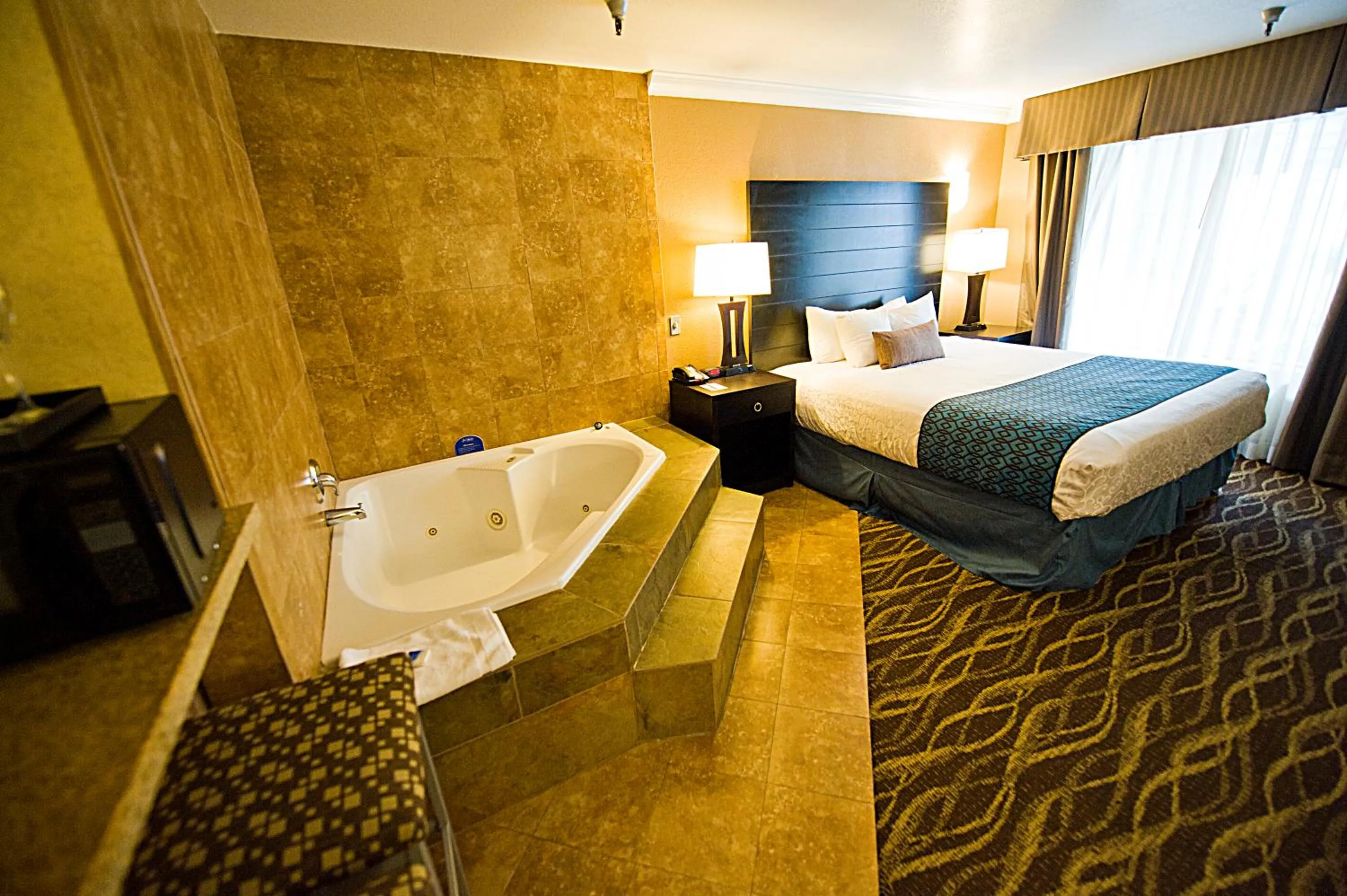 On site, Bed in Hotel d'Lins Ontario Airport