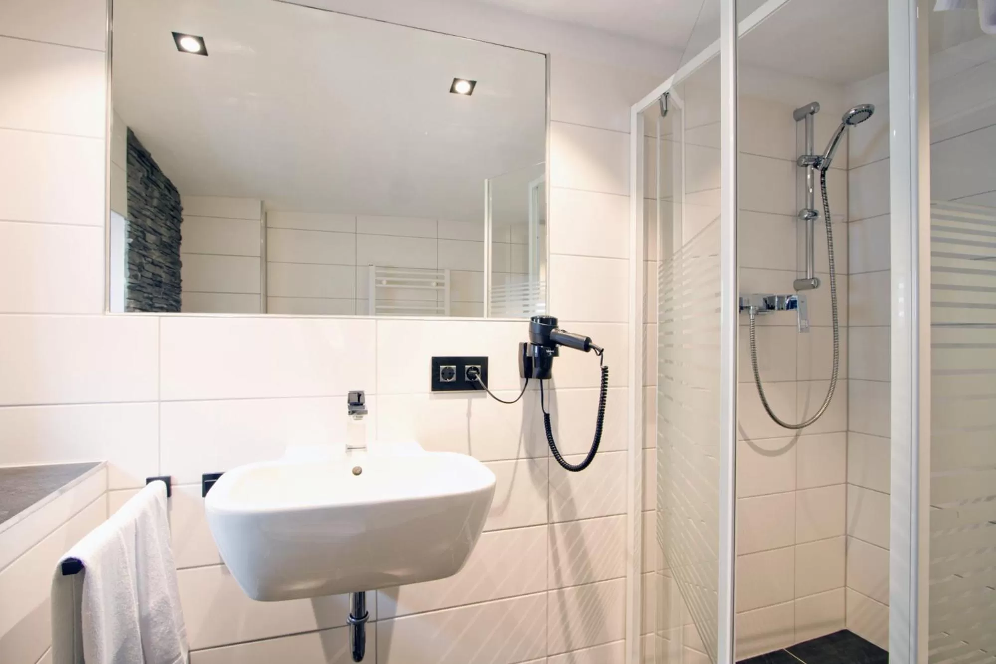 Shower in Hotel Schweriner Hof