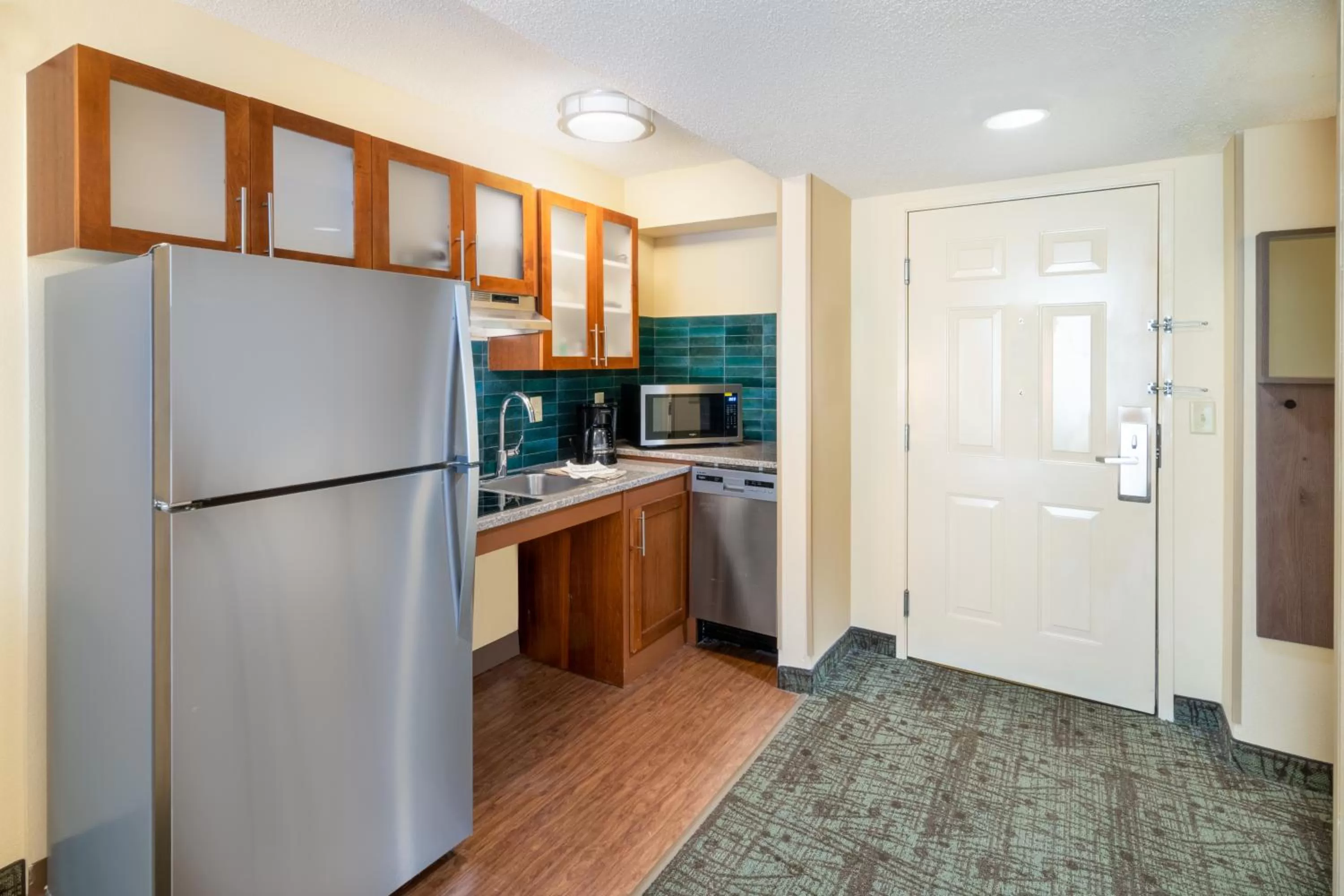 Kitchen or kitchenette in Staybridge Suites Memphis-Poplar Ave East by IHG