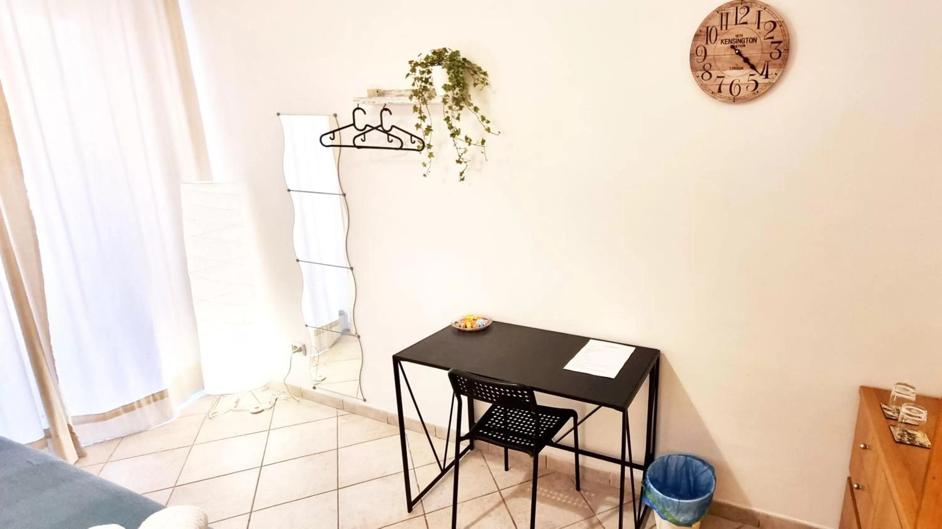 Bedroom, Dining Area in The Queen